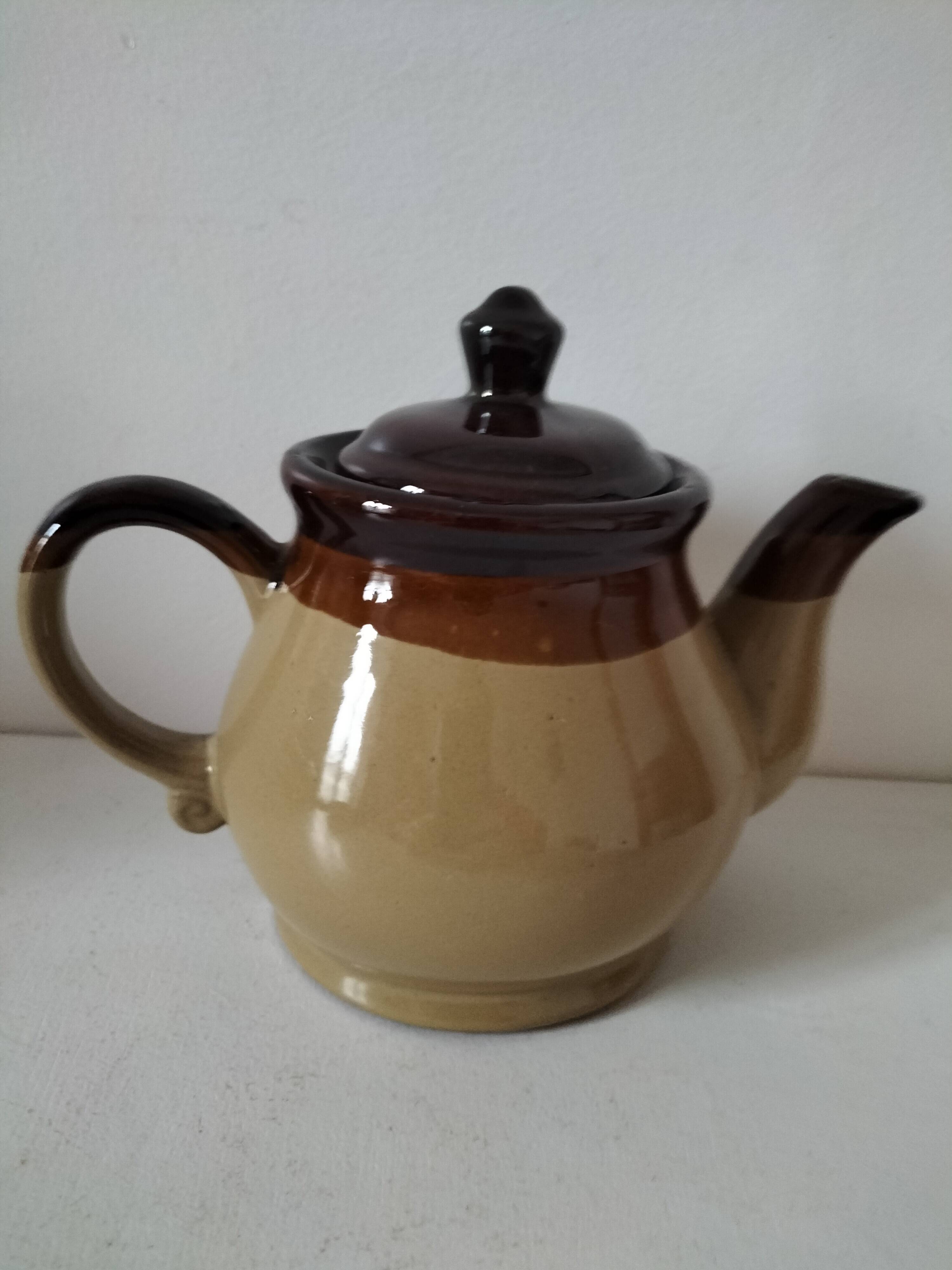 Teapot, milk jug and sugar bowl set