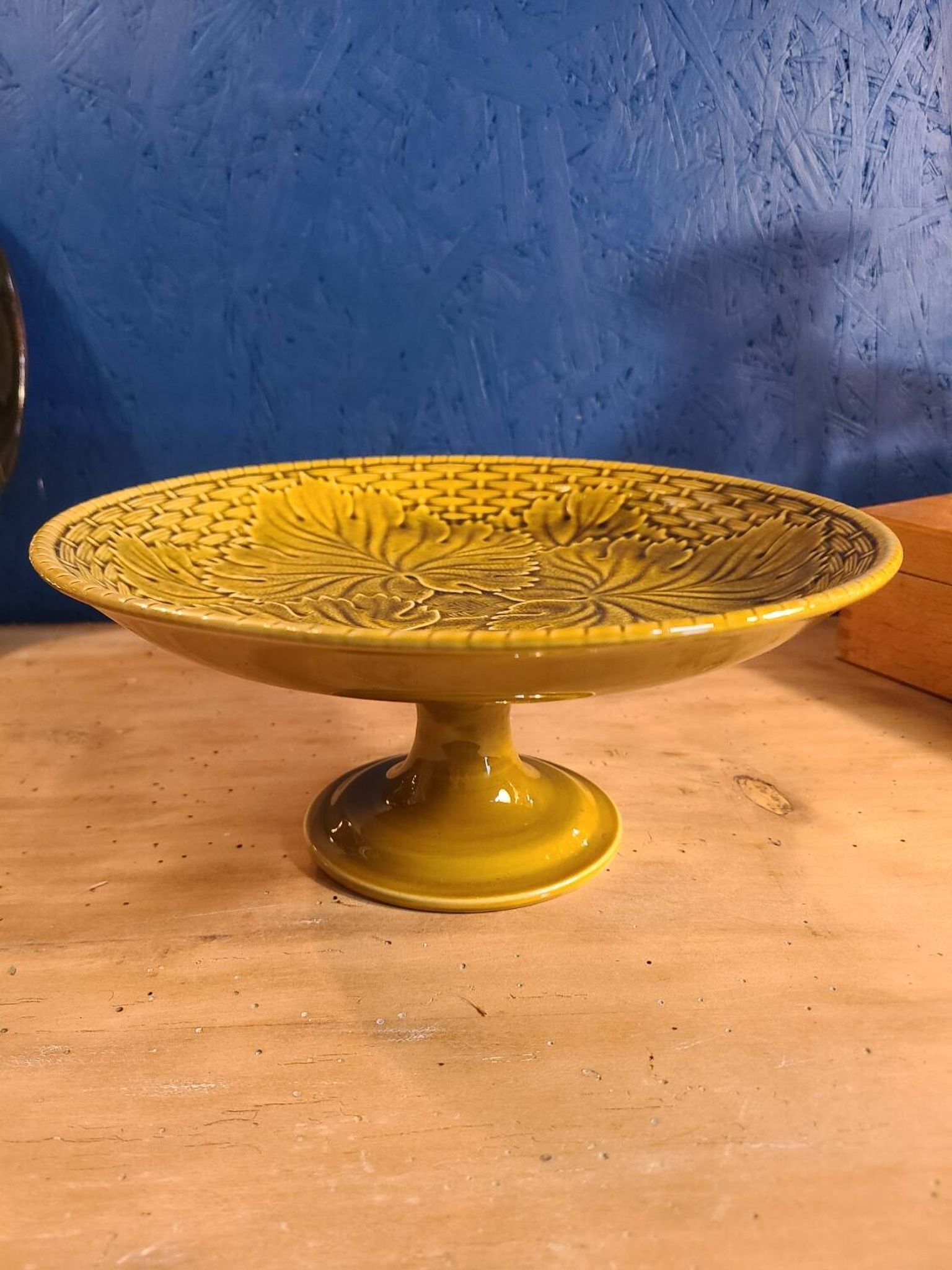 Gien footed dish.