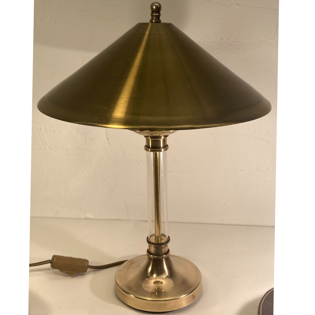 Lampe de table ou de bureau art déco en lucite et laiton