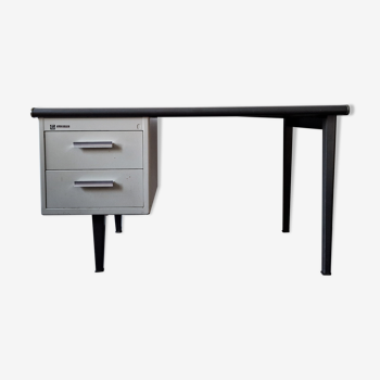 Industrial 7900 series 'Economy' desk by André Cordemeyer for Gispen, 1960's