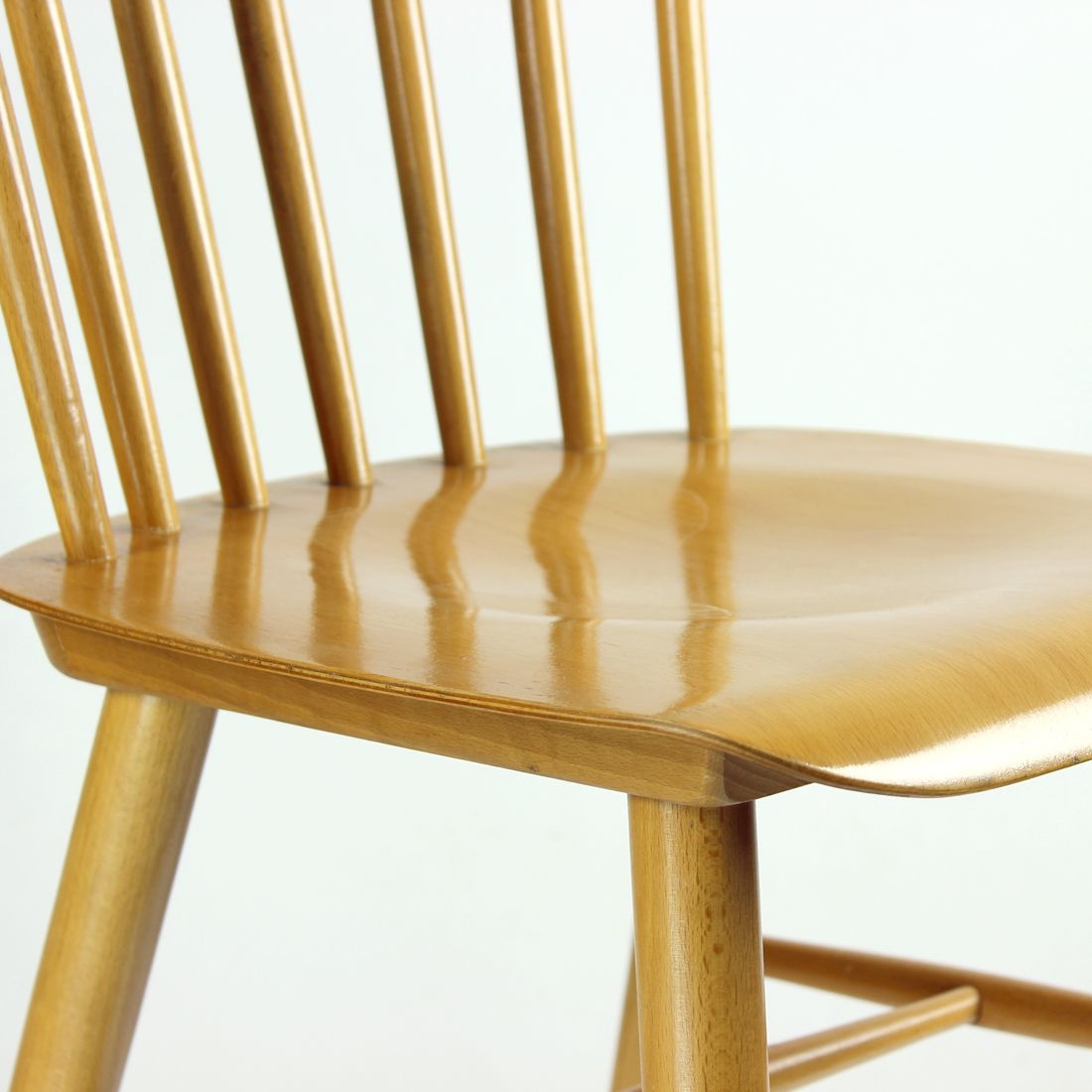 Chaise Ironica du milieu du siècle par TON en bois de chêne, Tchécoslovaquie Années 1960