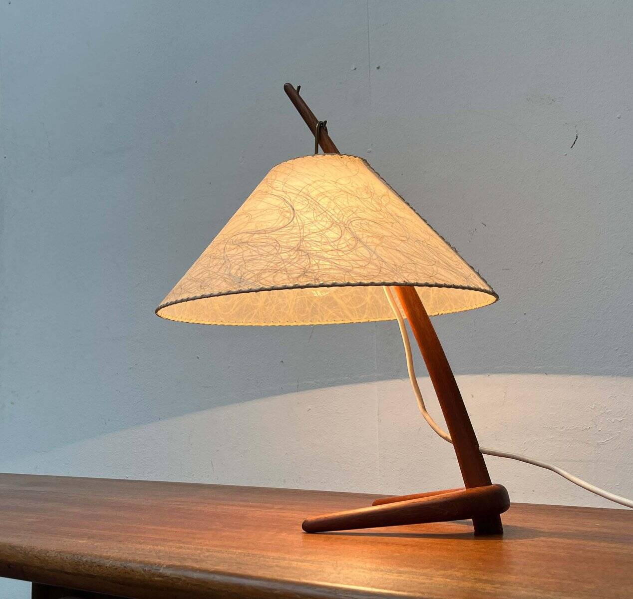 Dornstab table lamp in modern teak from the mid-century by A. Pöll for Kalmar, Vienna, 1950s.