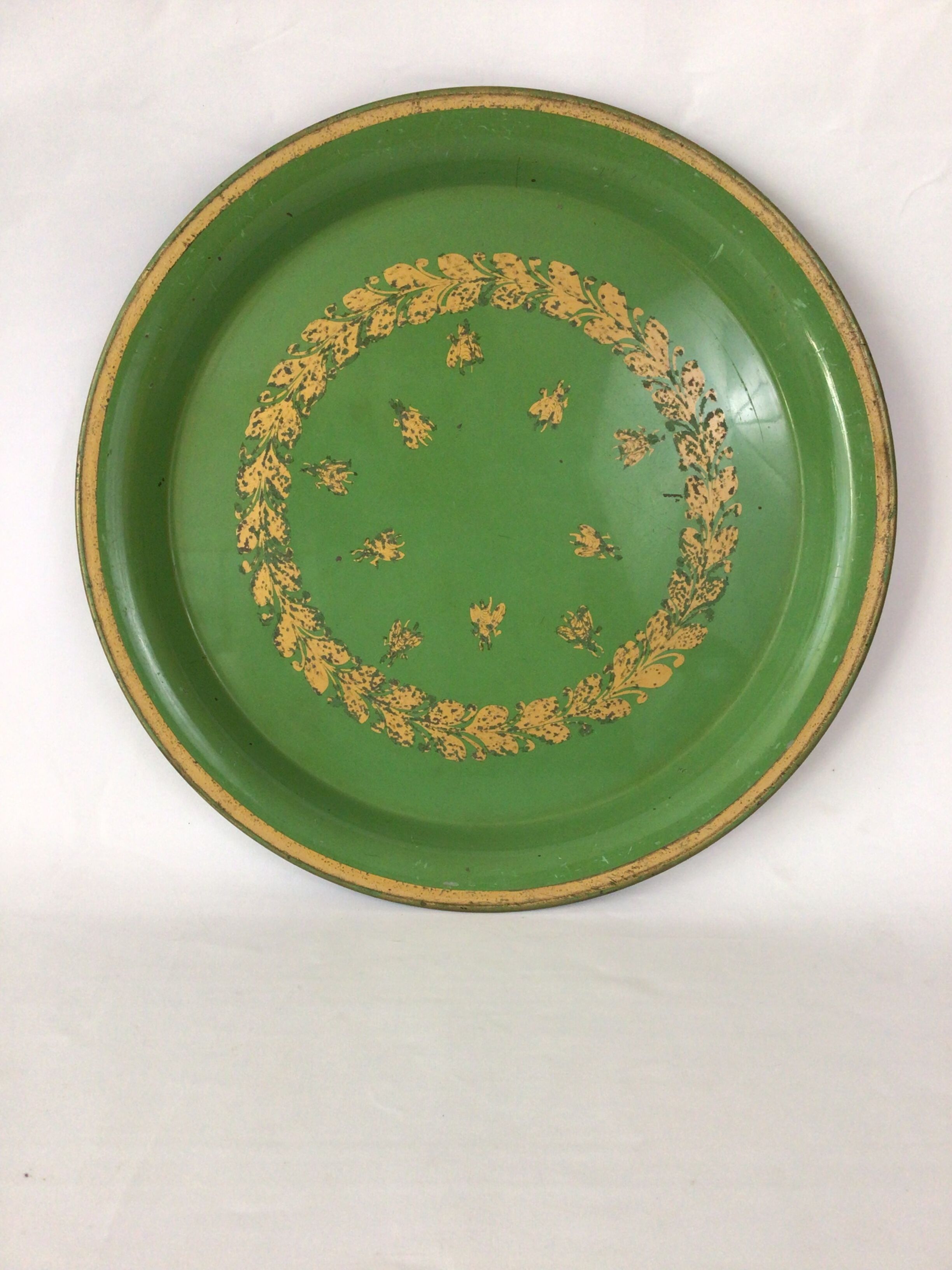 Round painted sheet metal tray