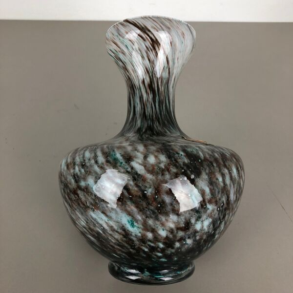 Vase opaline design Italie des années 1970