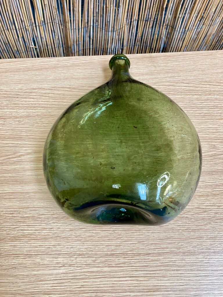 Dame Jeanne, glass canister