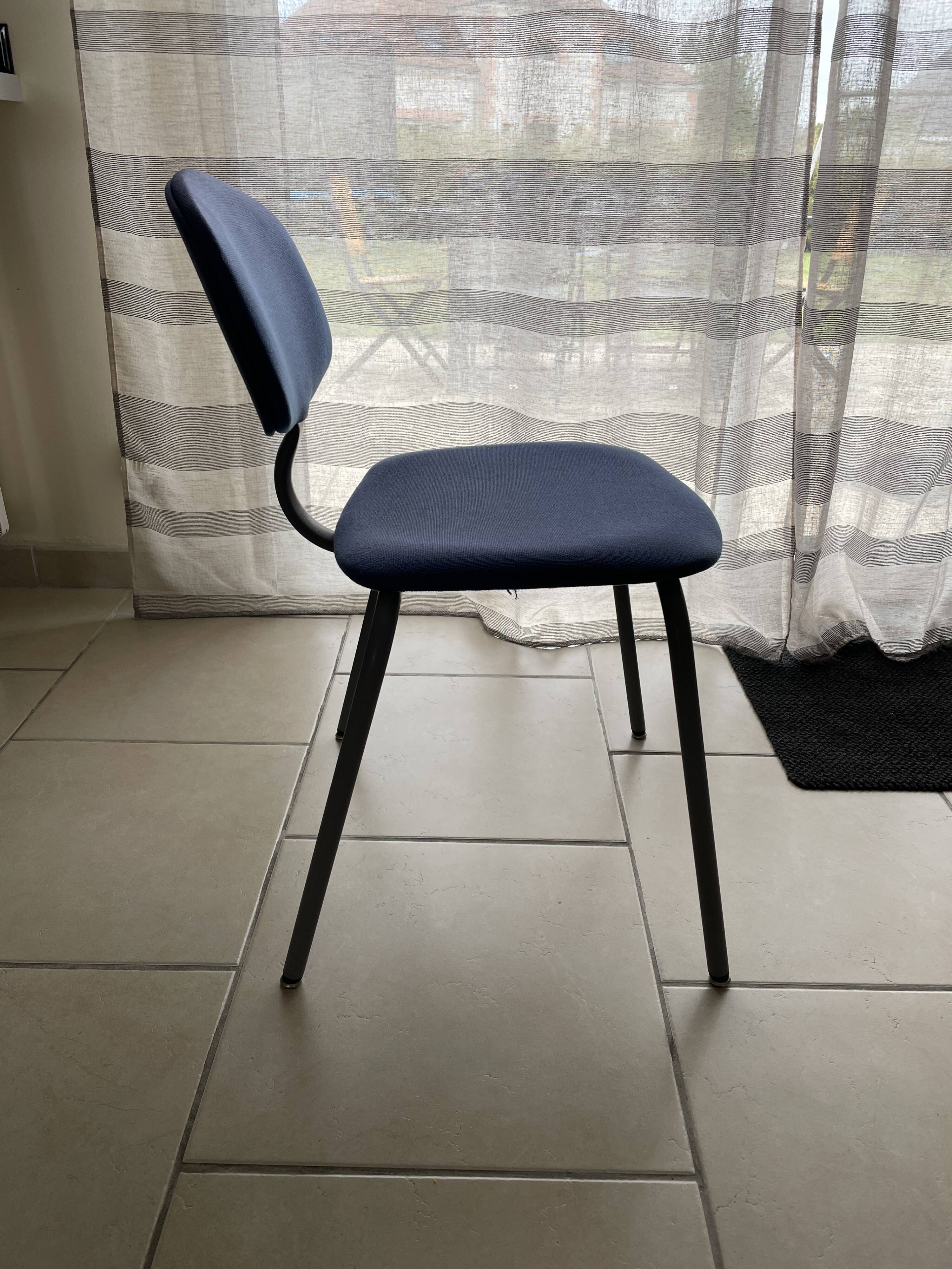 2 Steelcase Strafor chairs 420-440