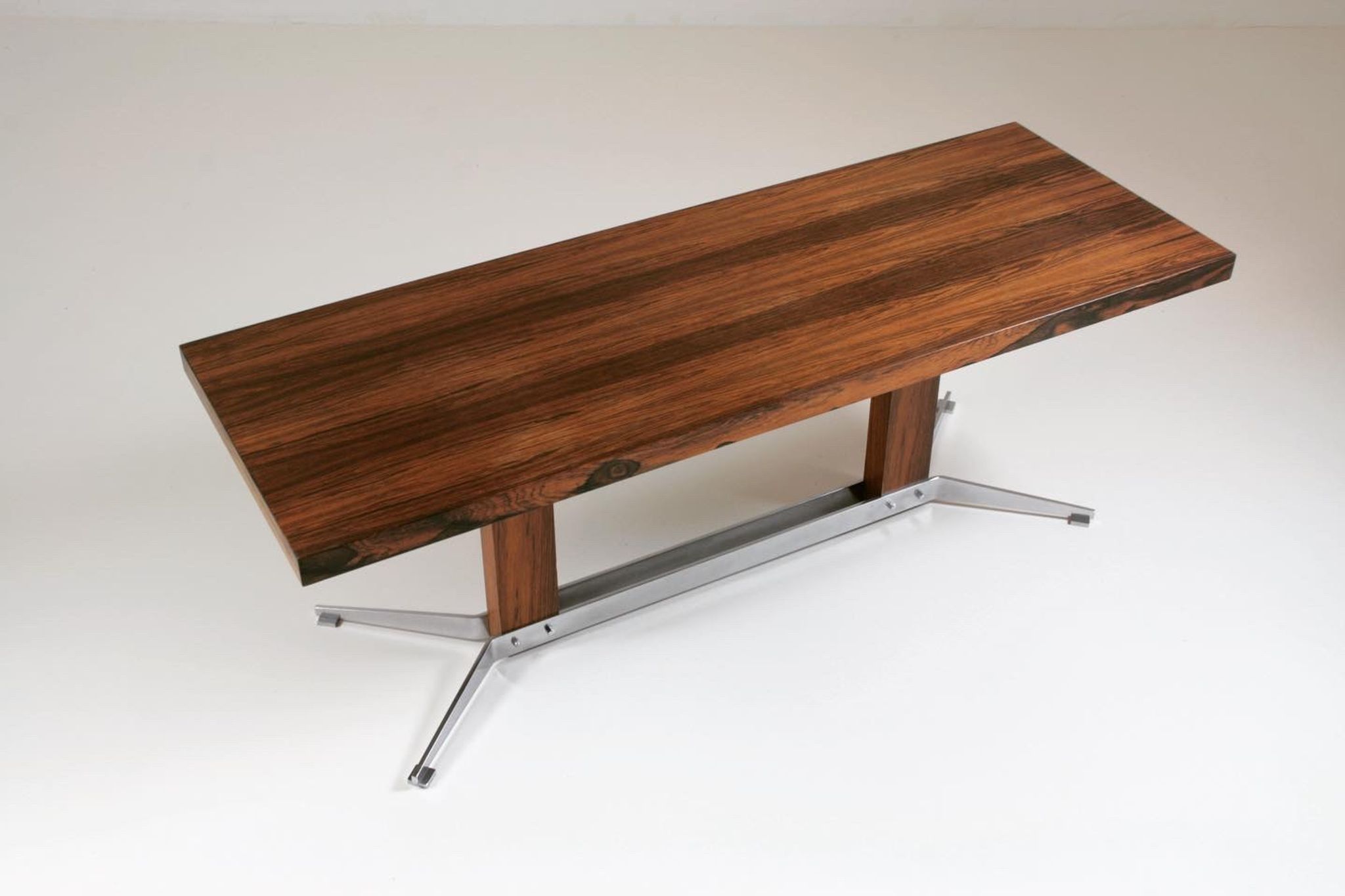 Table basse vintage en palissandre et métal brossé, 1960s