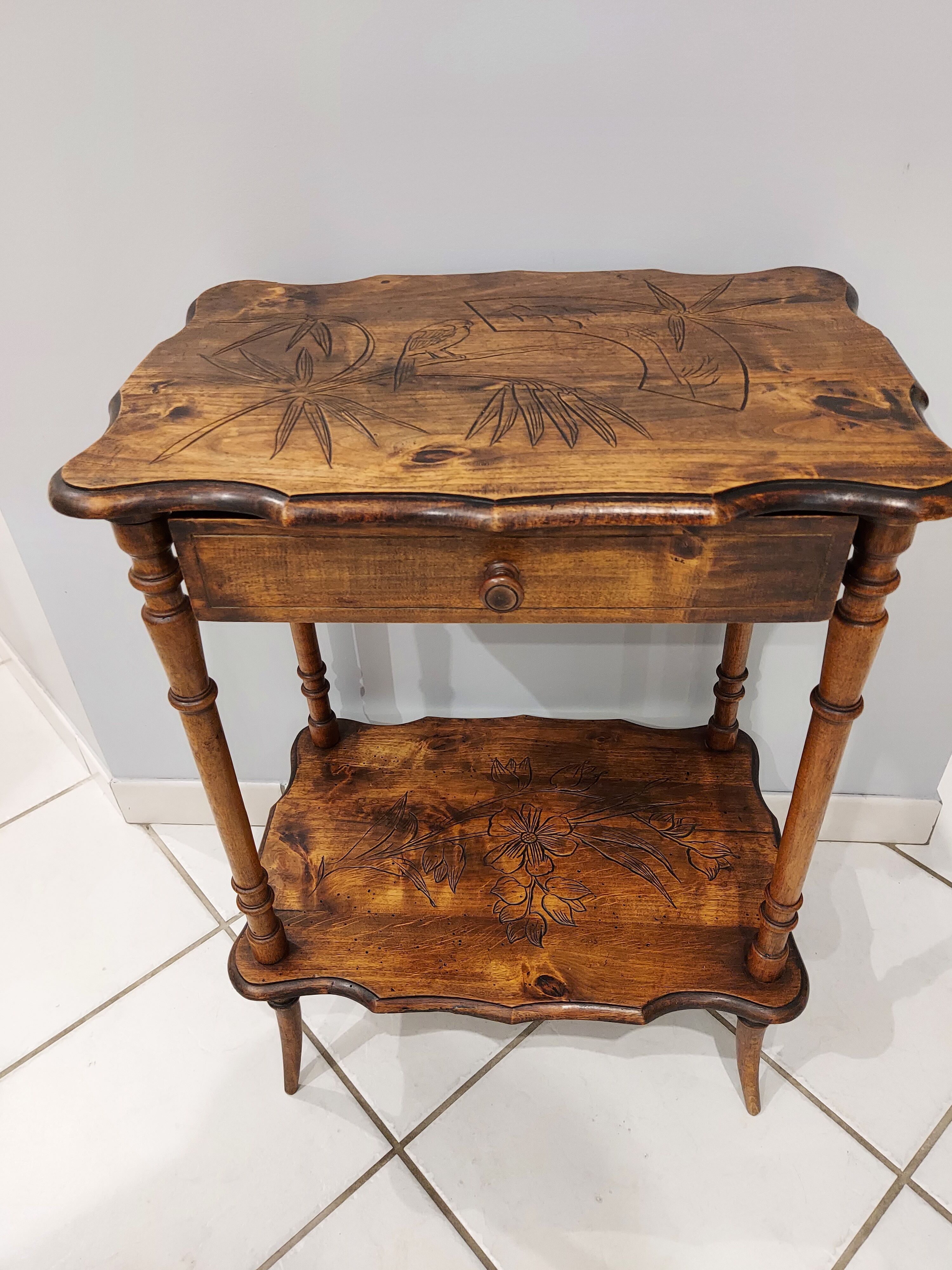 Gueridon scelette bois de style Art nouveau