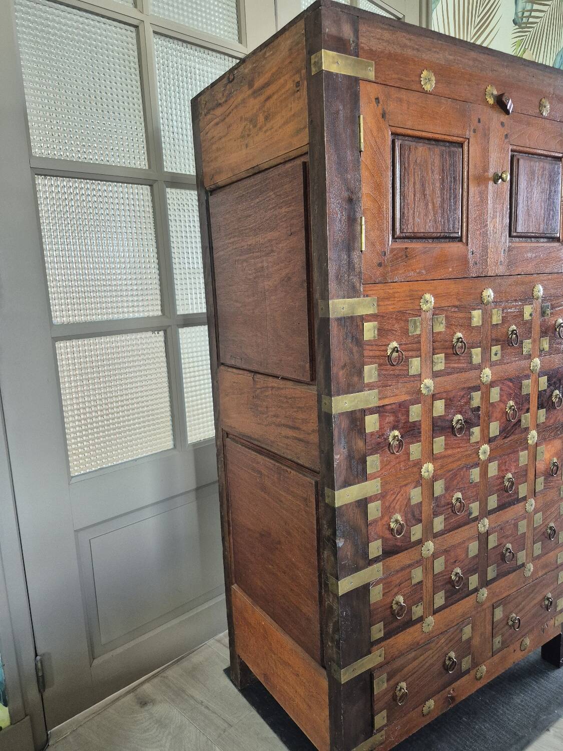 Trade furniture, Indian apothecary