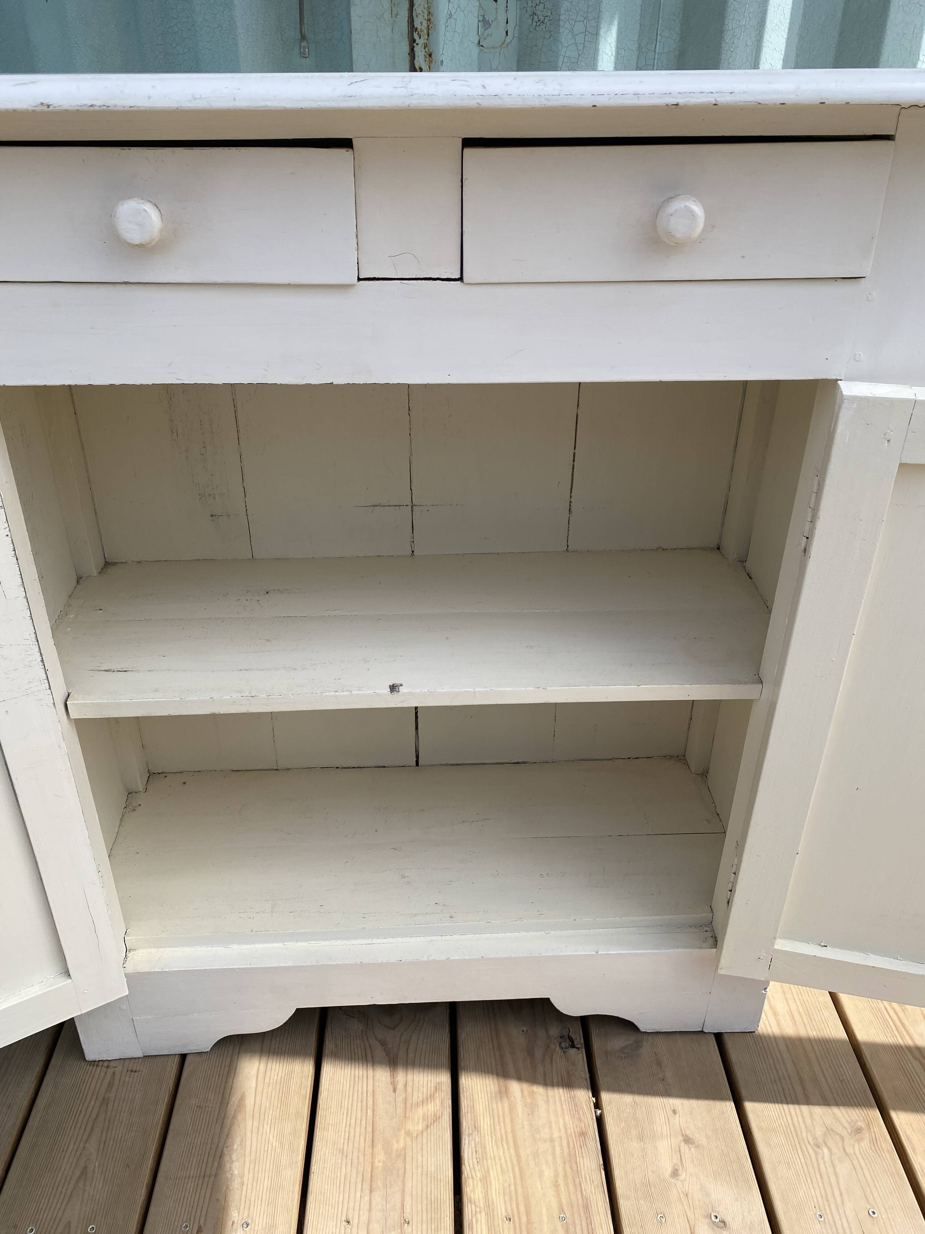 Little Parisian buffet