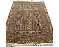 Authentic 1950 Persian rug with fine 135cm x 96cm motifs