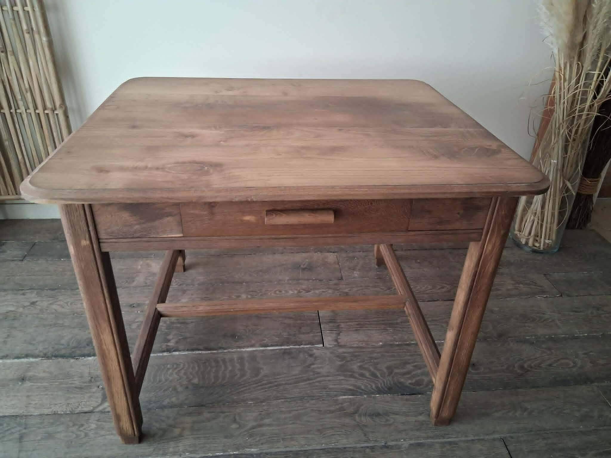 Square farmhouse table in solid oak.