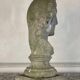 Buste féminin sculpté en pierre