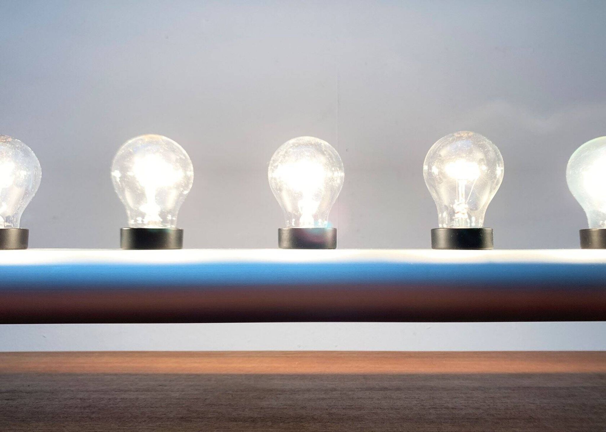 Postmodern Italian wall lamp Aton Barra by Ernesto Gismondi for Artemide, 1980s.