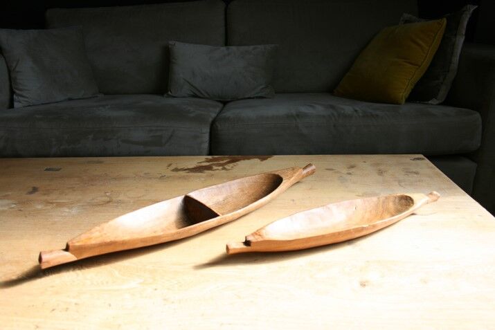 Ethnic dishes in exotic wood