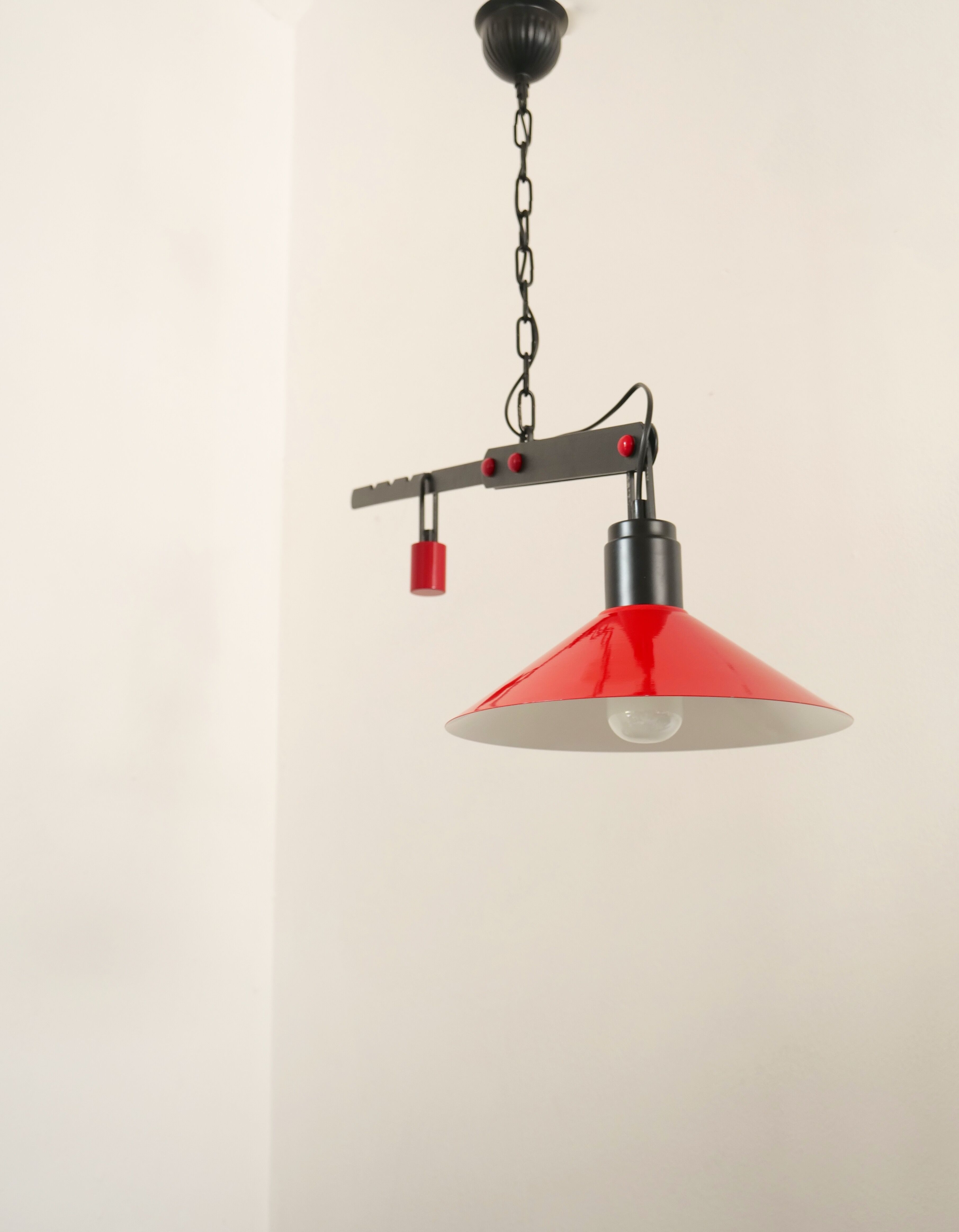 Danish suspension with balance counterweight