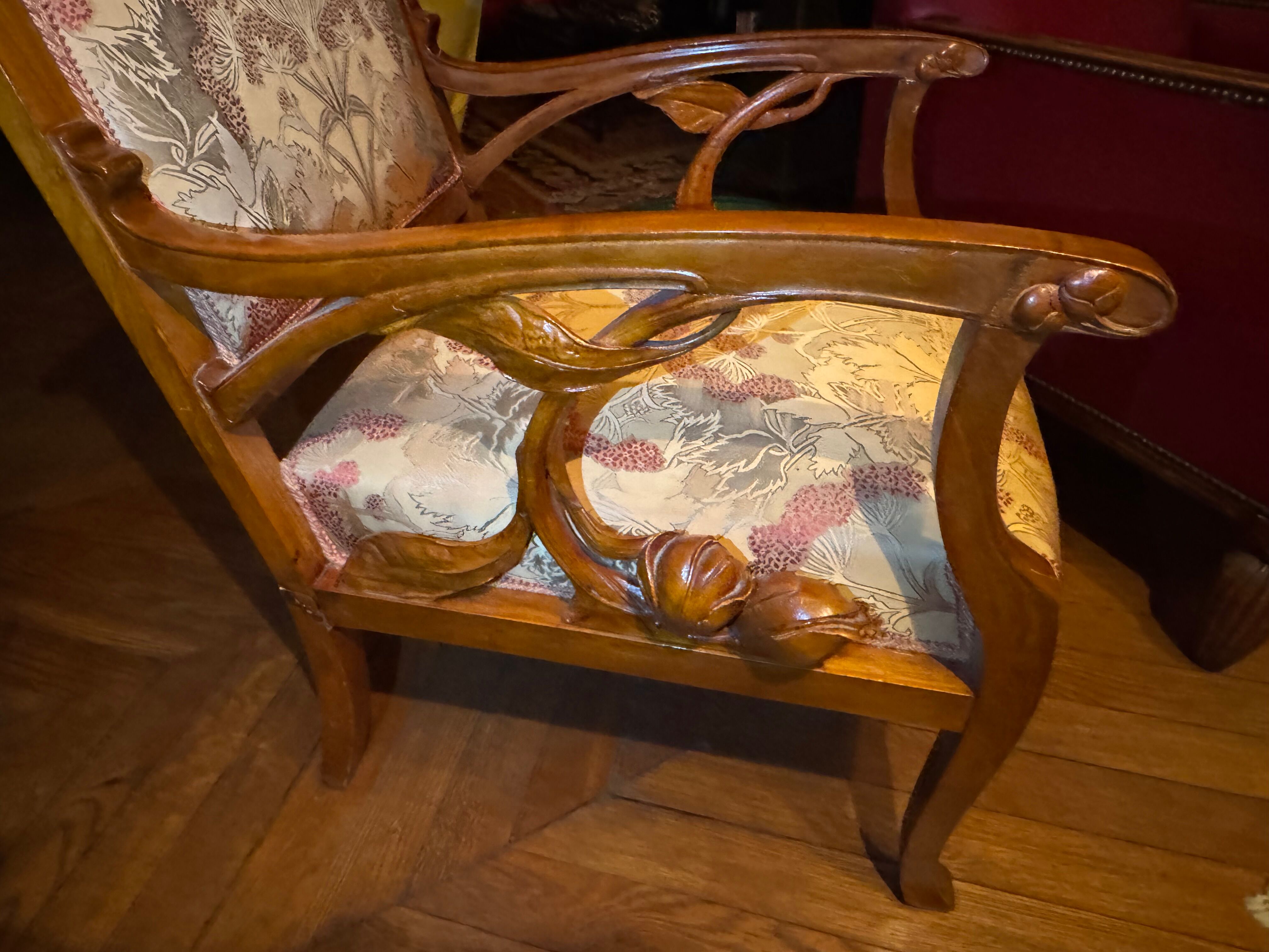 Salon 1900 signed by architect Basilé, 3 armchairs, 2 chairs, 2 ottomans.