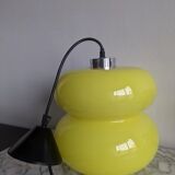 Suspension globe style peill & putlzer lampe vintage en opaline jaune pour luminaire baladeuse