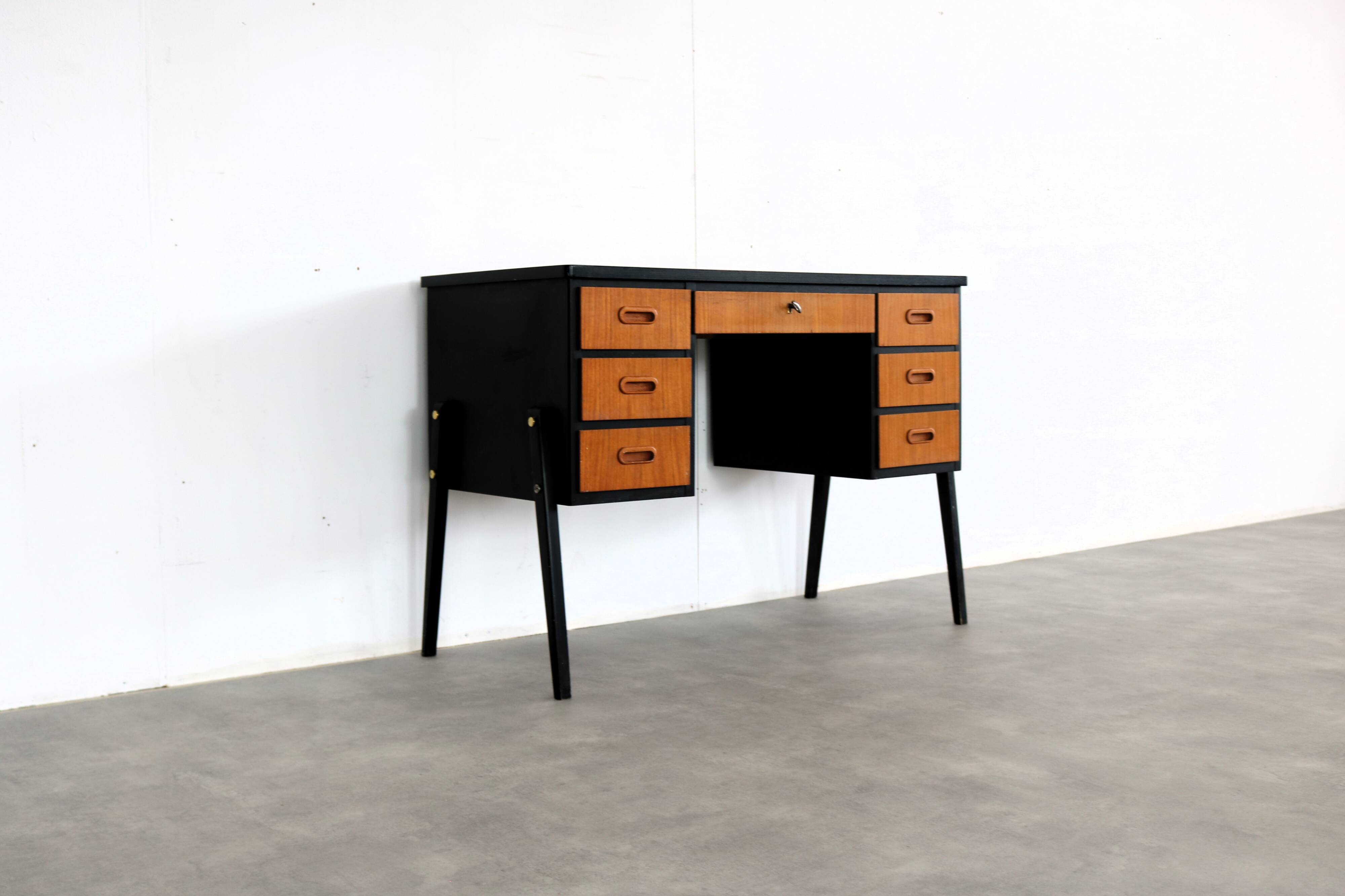 Vintage desk | desk | 60s | sweden