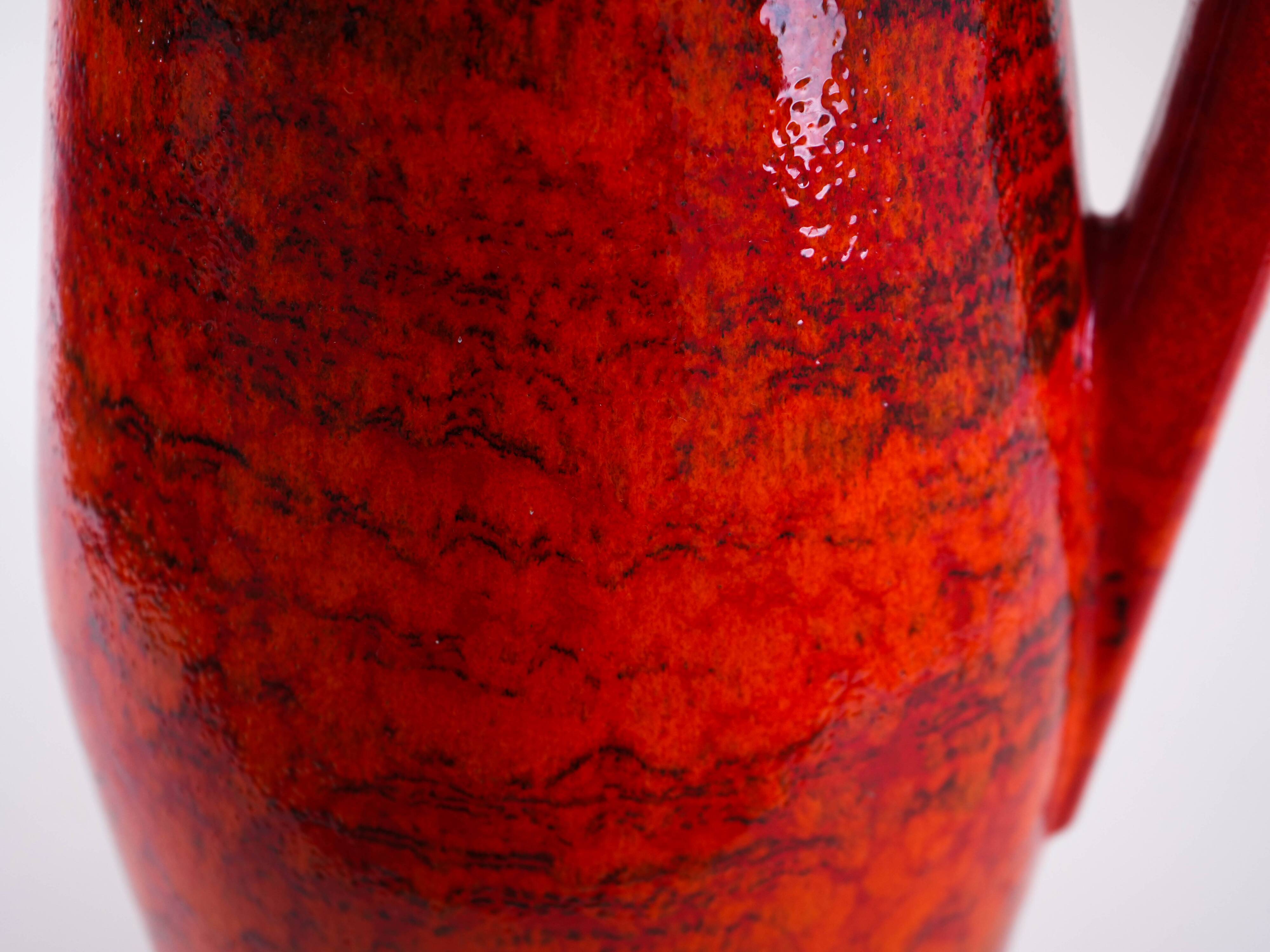 Vase en céramique rouge, design allemand, années 1960, fabriqué en Allemagne de l'Ouest.