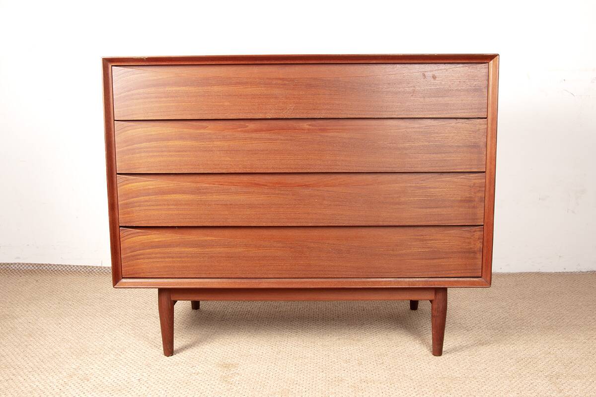 Danish teak chest of drawers, 4 drawers by Arne Vodder for Sibast 1960.