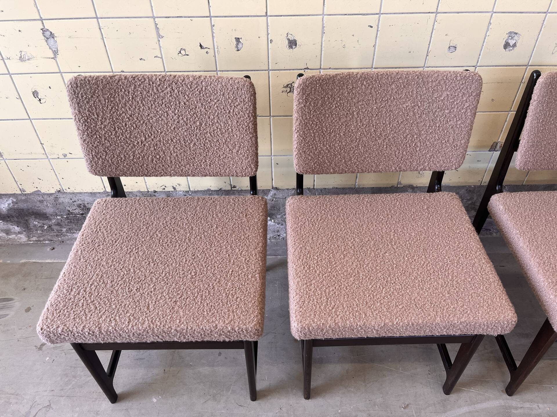 Ensemble de six chaises de salle à manger belges