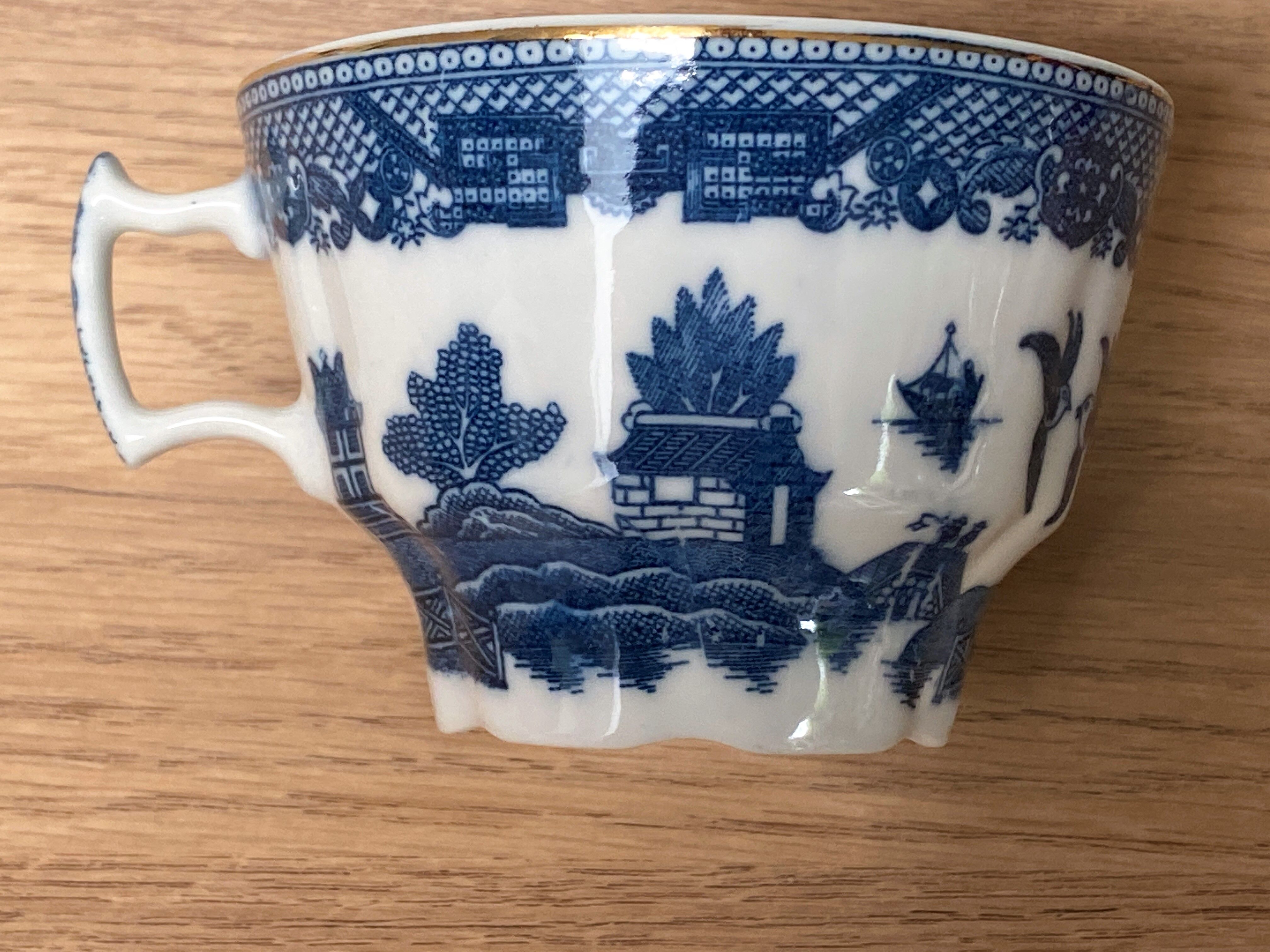 2 fine porcelain cups