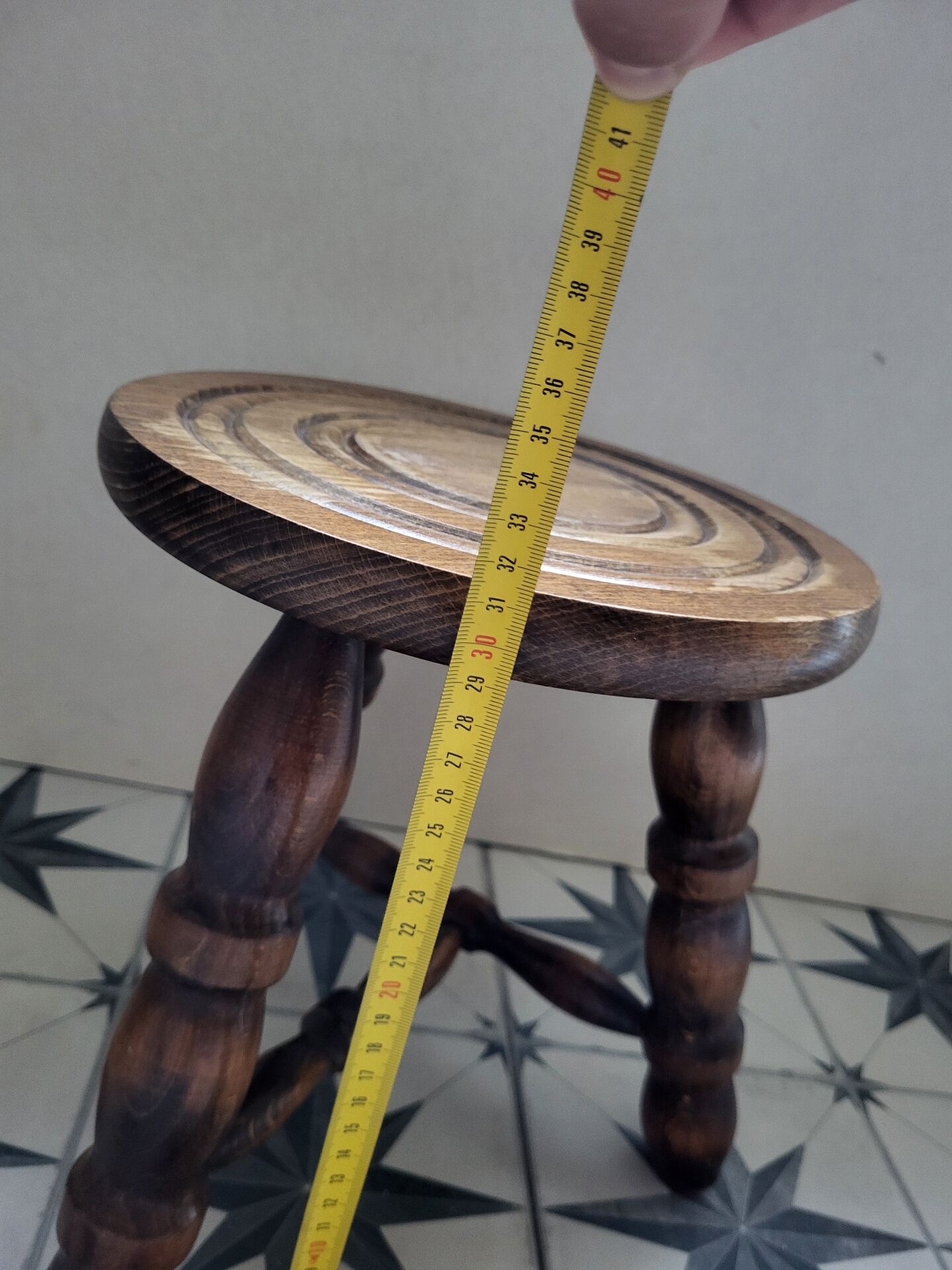 Tabouret tripode