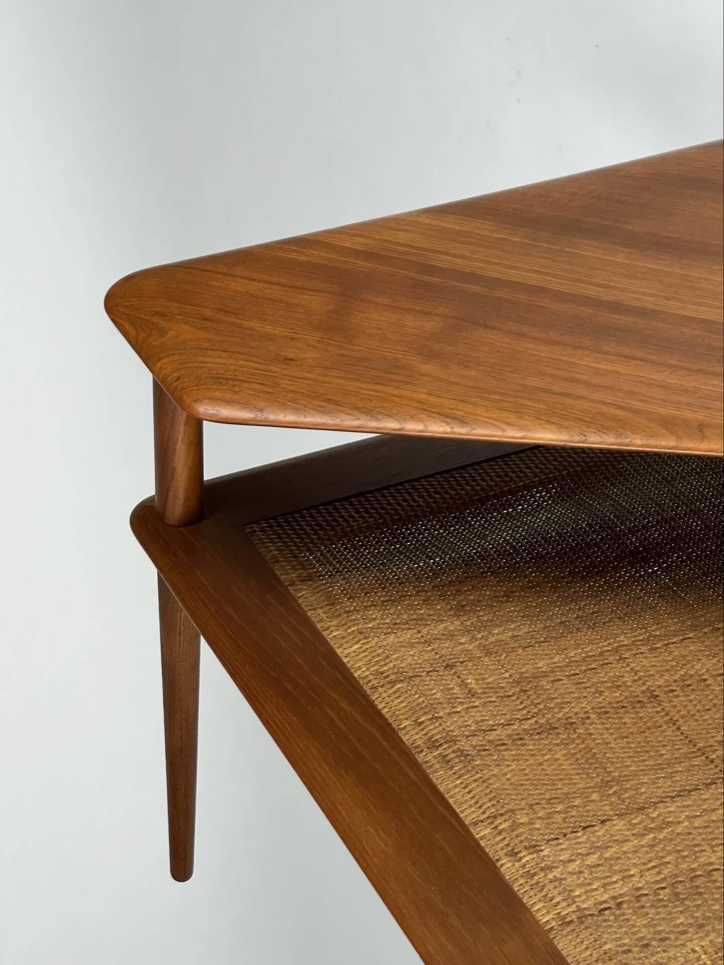 Table basse d'angle Minerva en teck Hvidt Mølgaard-Nielsen danoise