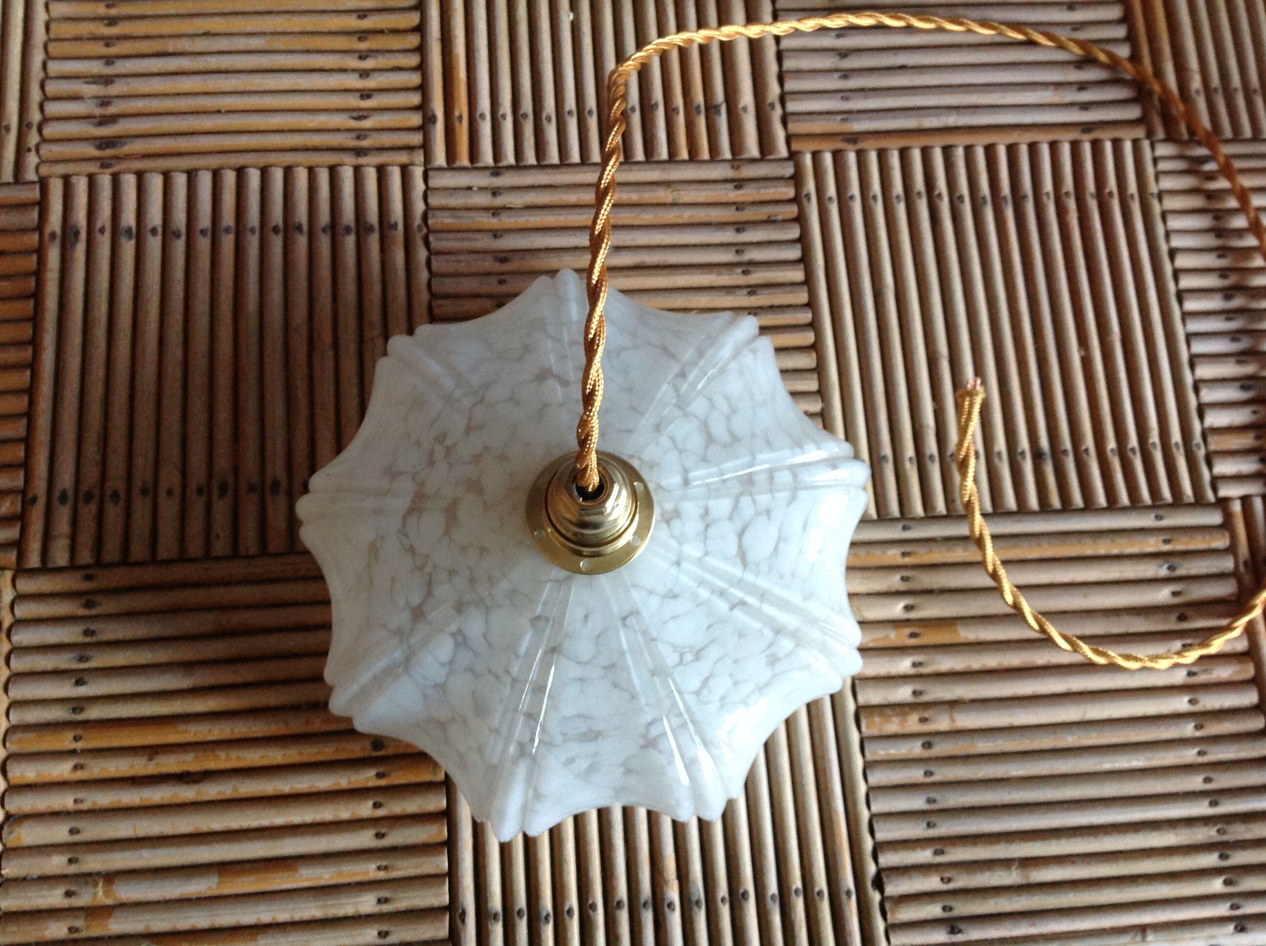White opaline suspension