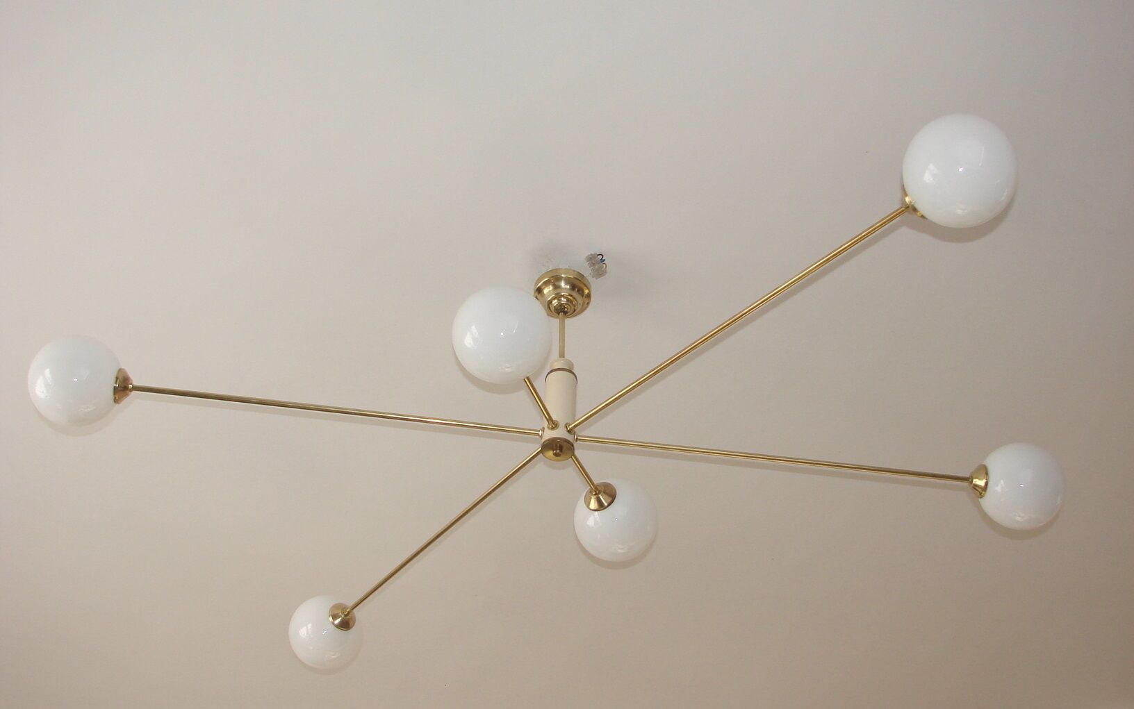 Italian style chandelier of recent manufacture