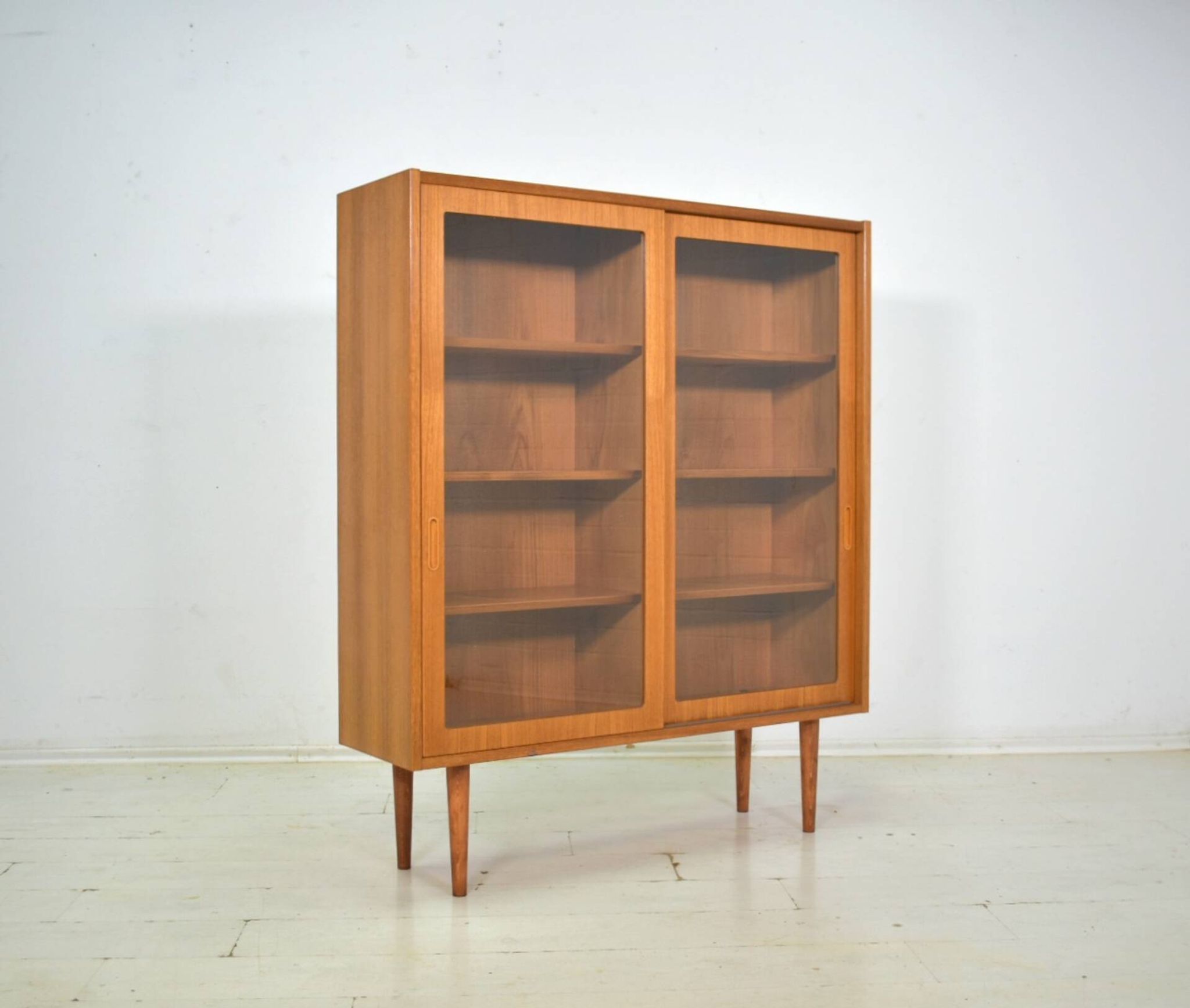 Showcase by Poul Hundevad 1960s skandinavian Teak Danish Highboard