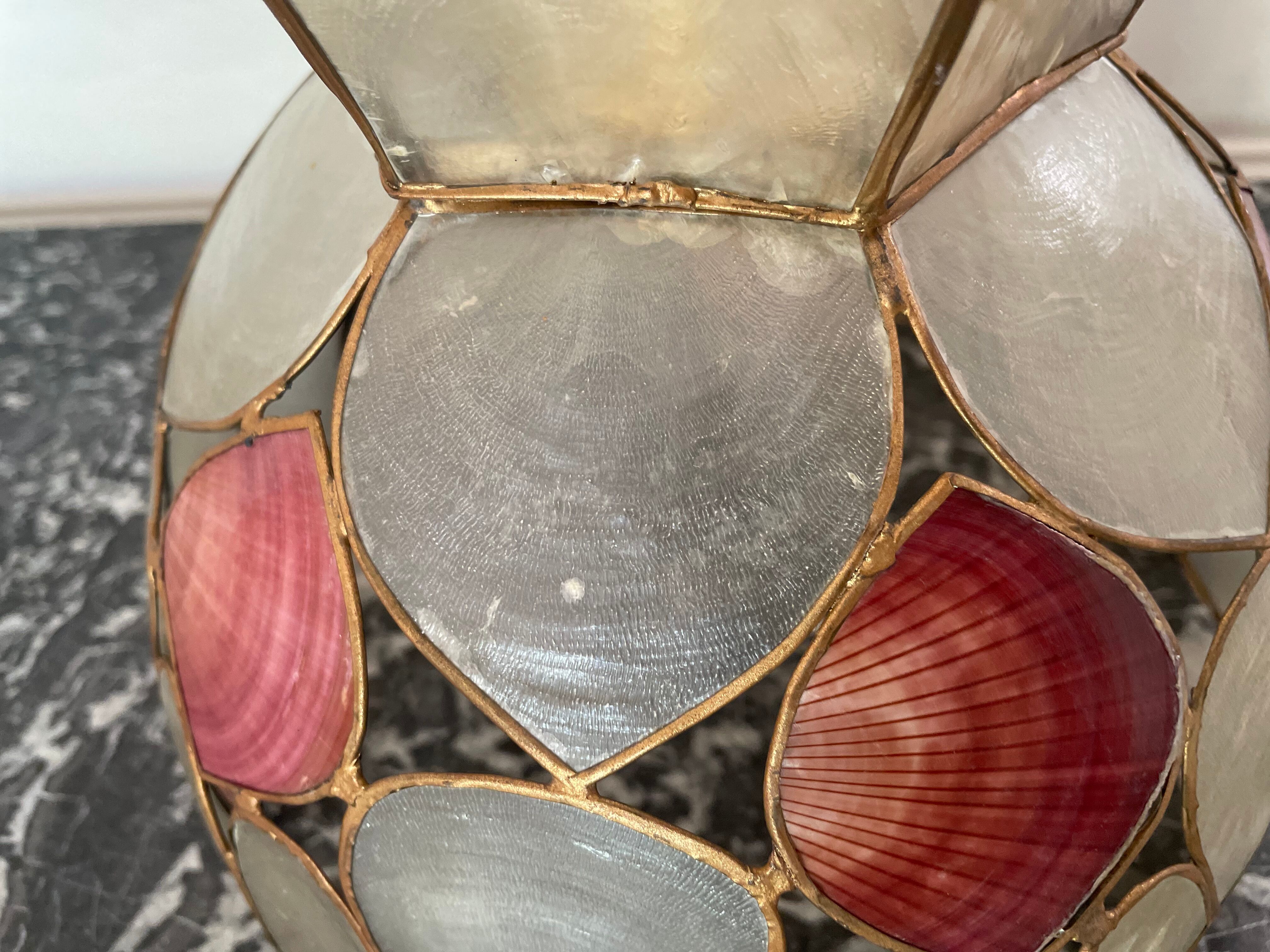 Mother-of-pearl suspension