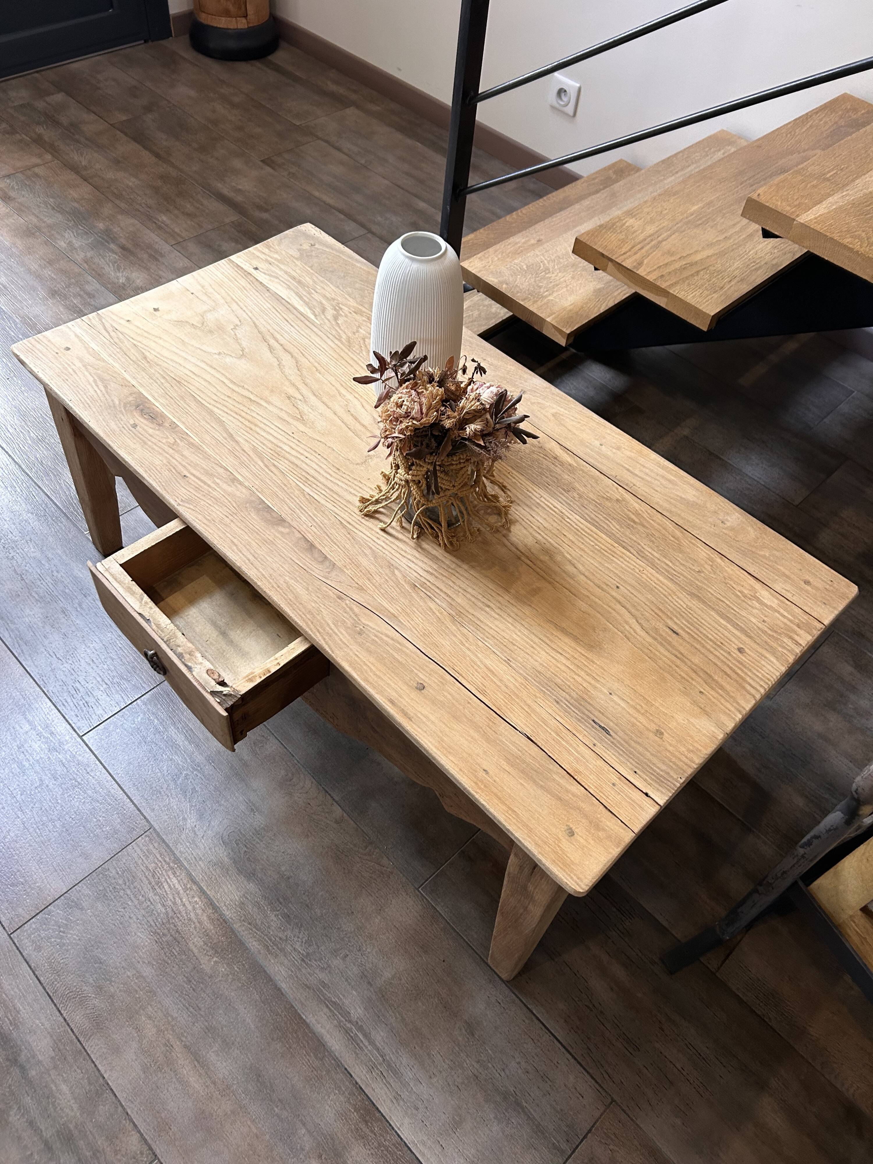 Table basse bois massif avec tiroir