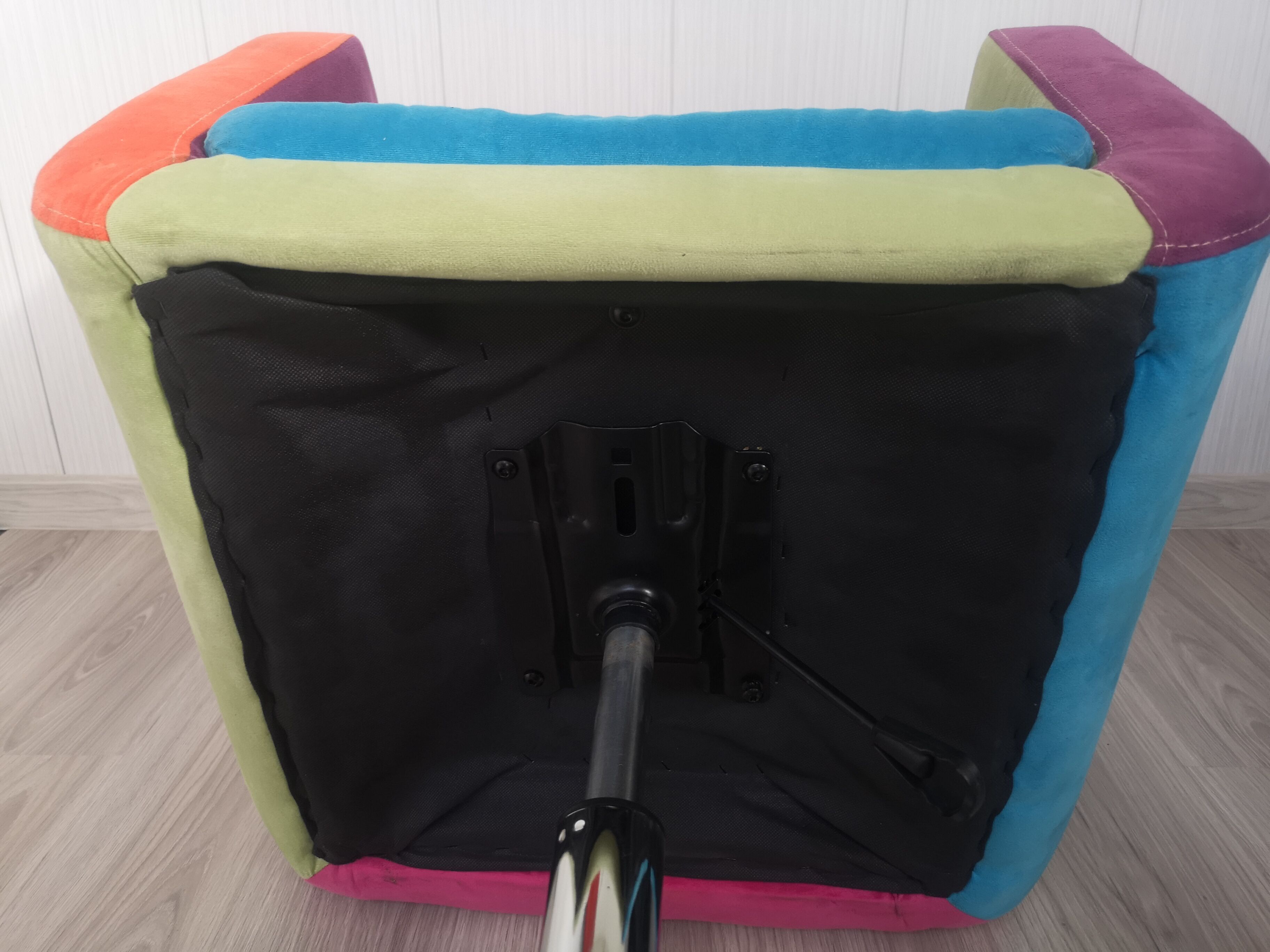 Multicolors swivel armchair