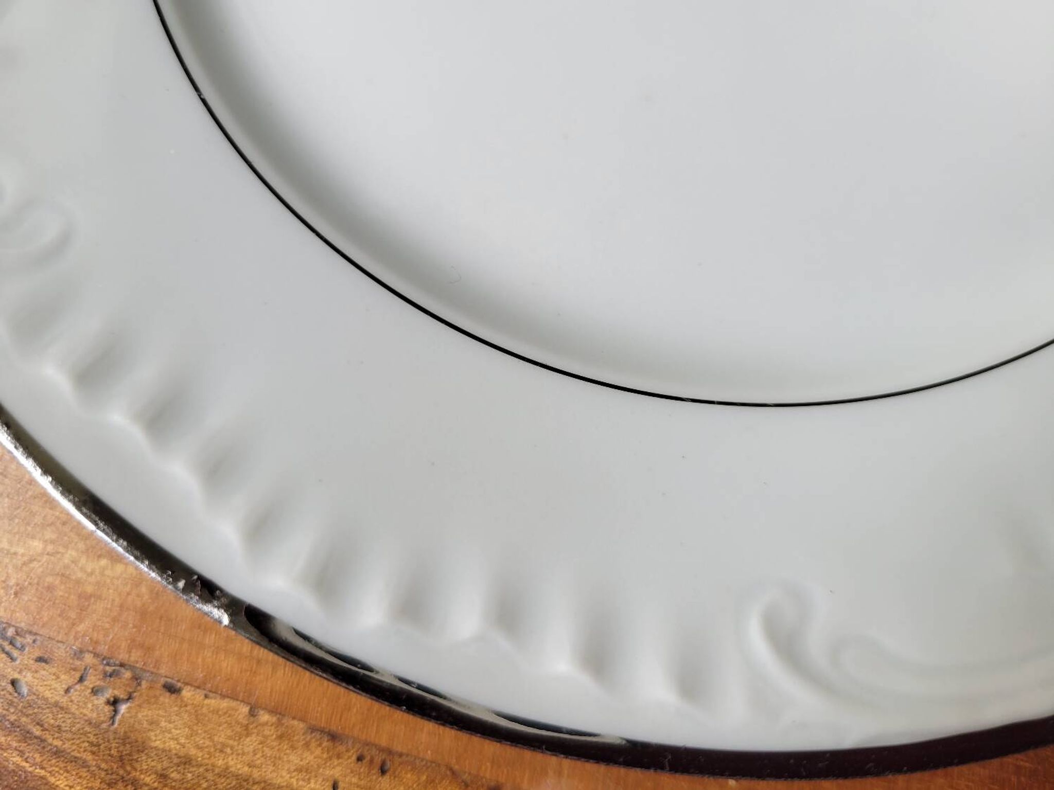 Silver-edged dessert service and its dish