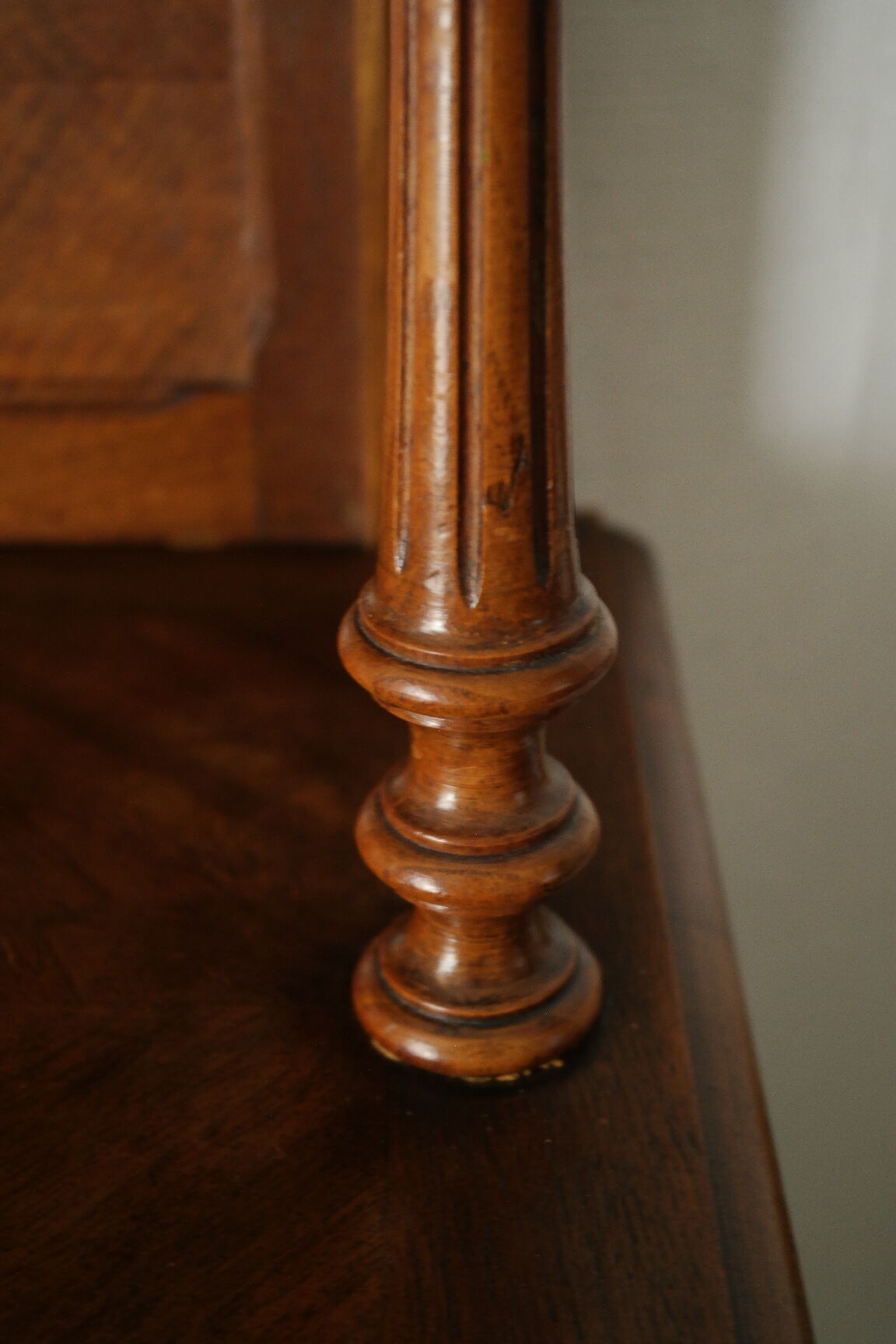 Louis XVI style music cabinet in walnut, 20th century.