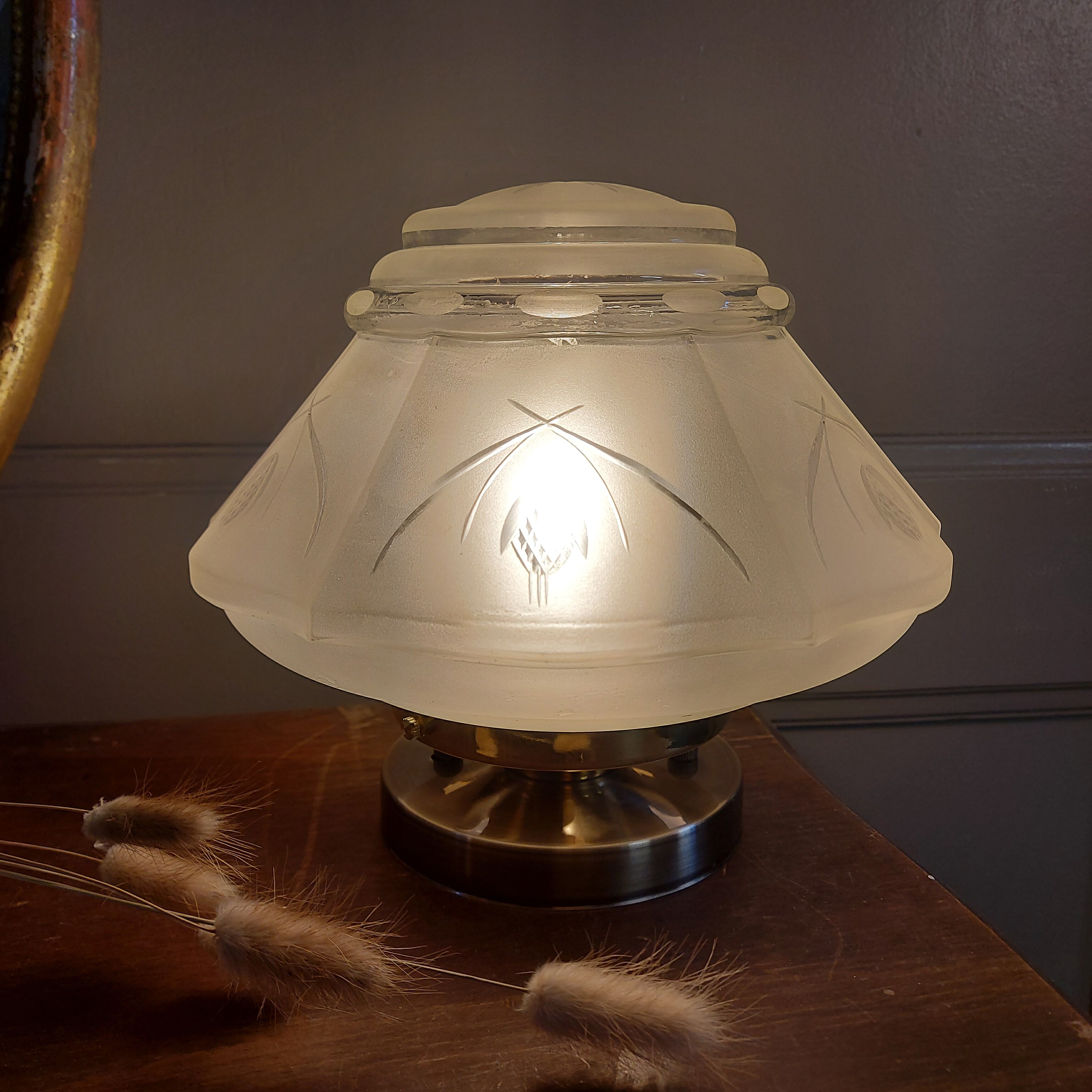 White art-deco lamp