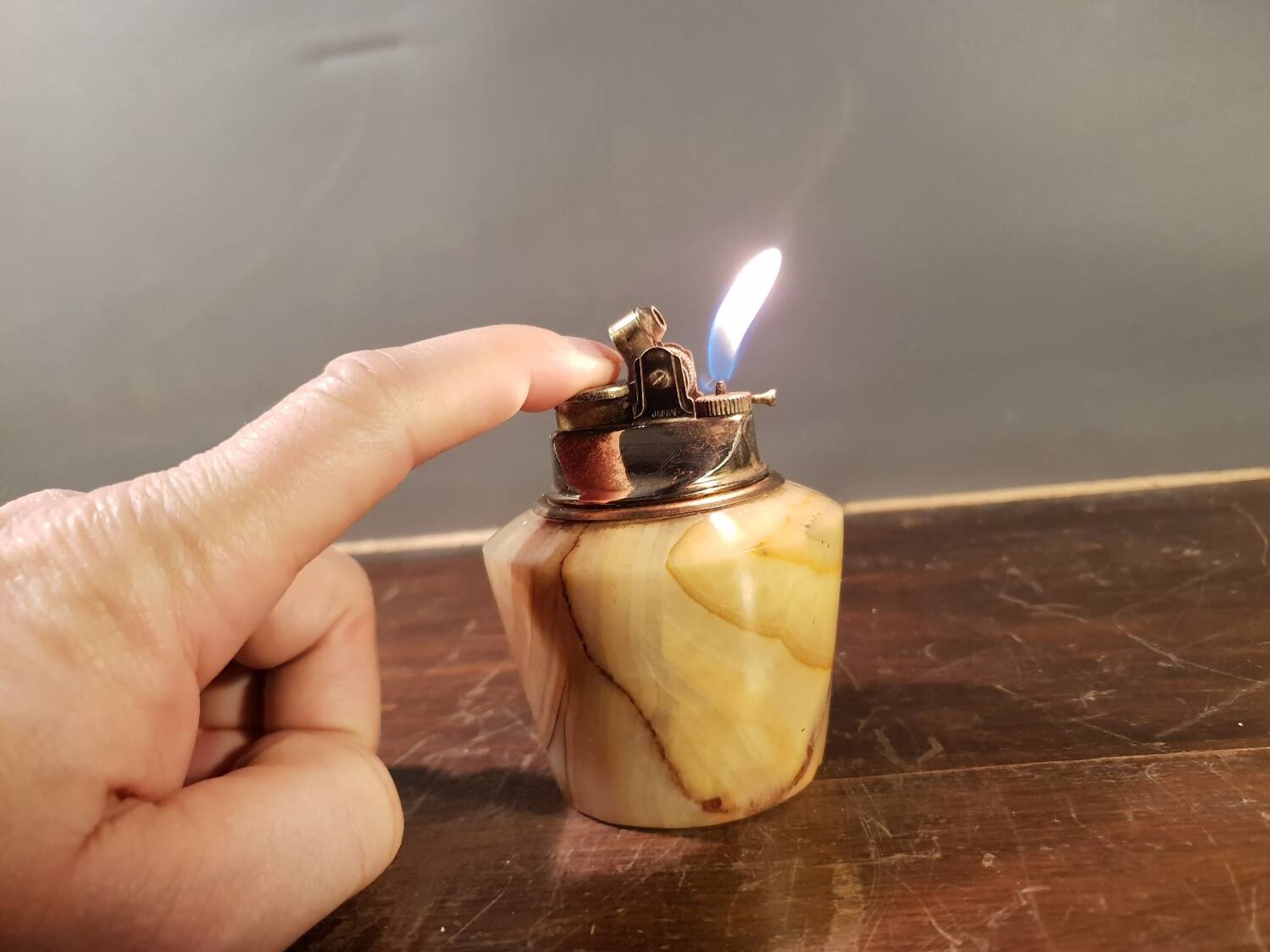 Briquet  de table