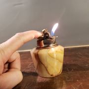Briquet  de table