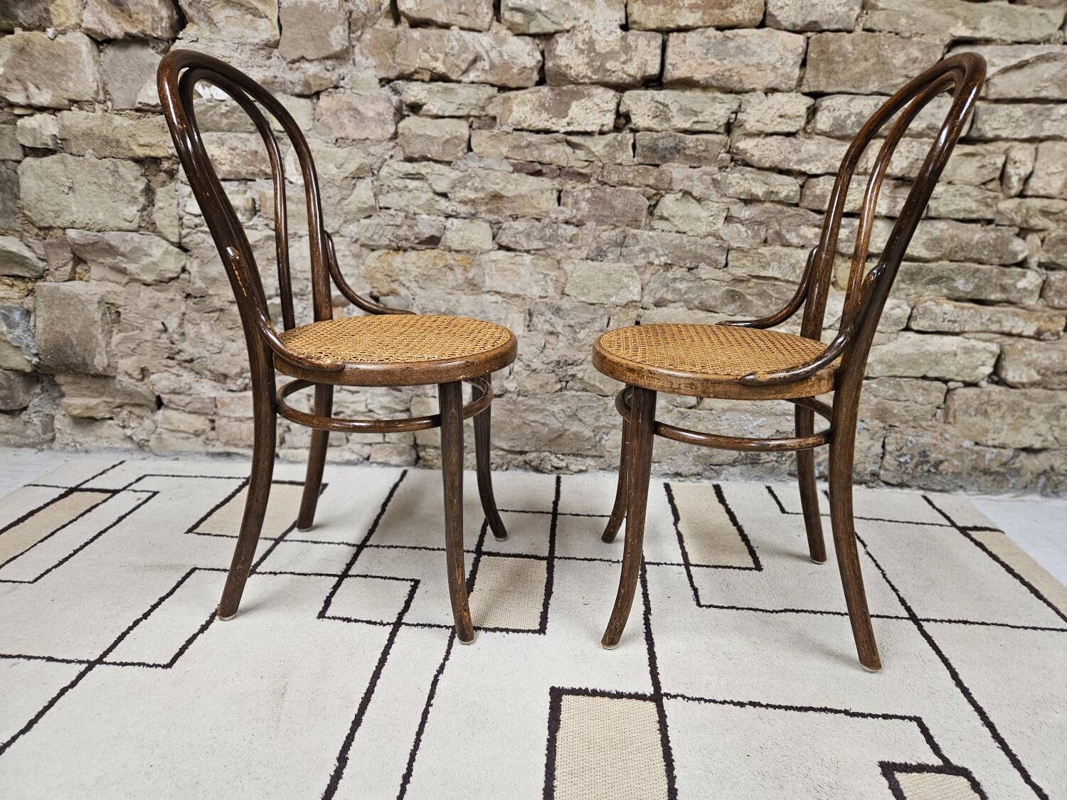 Pair of Thonet austria Nr 18 curved wood bistro chairs