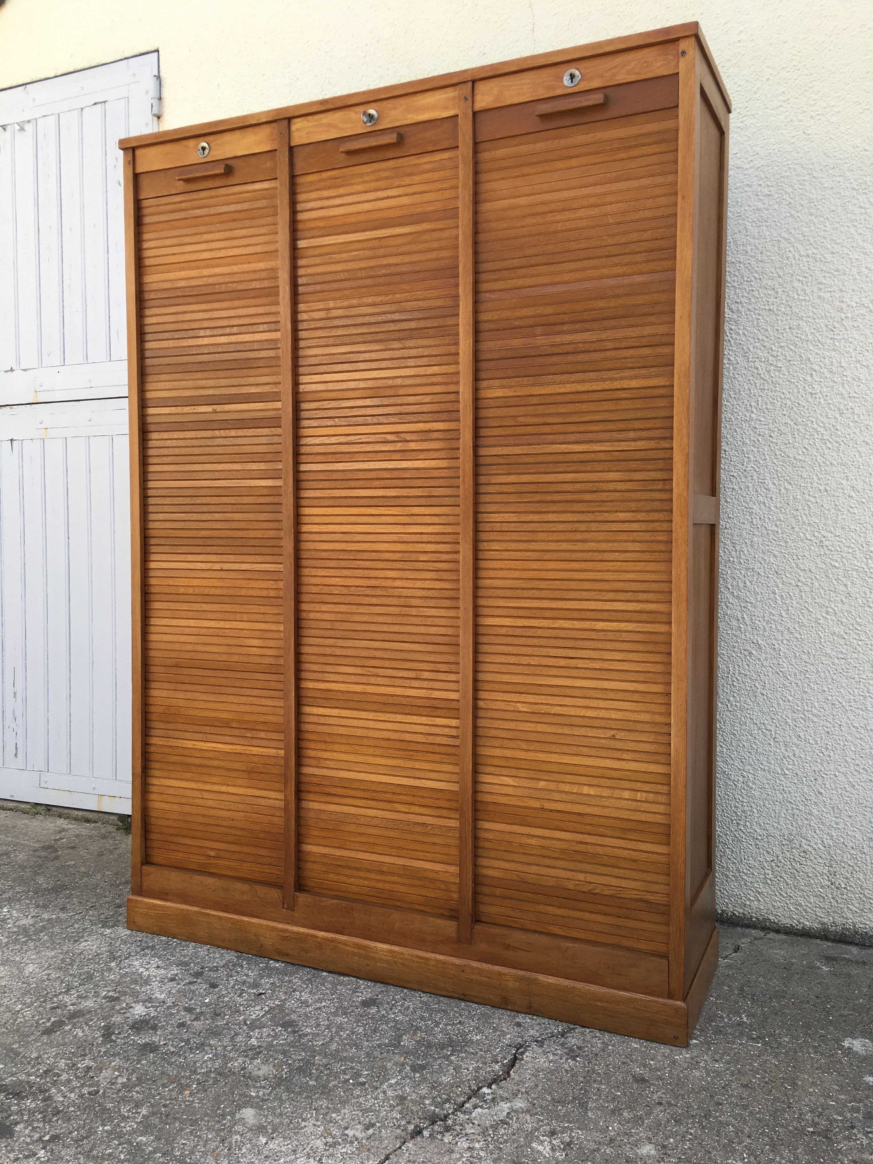 Solid oak triple curtain binder Year 1950