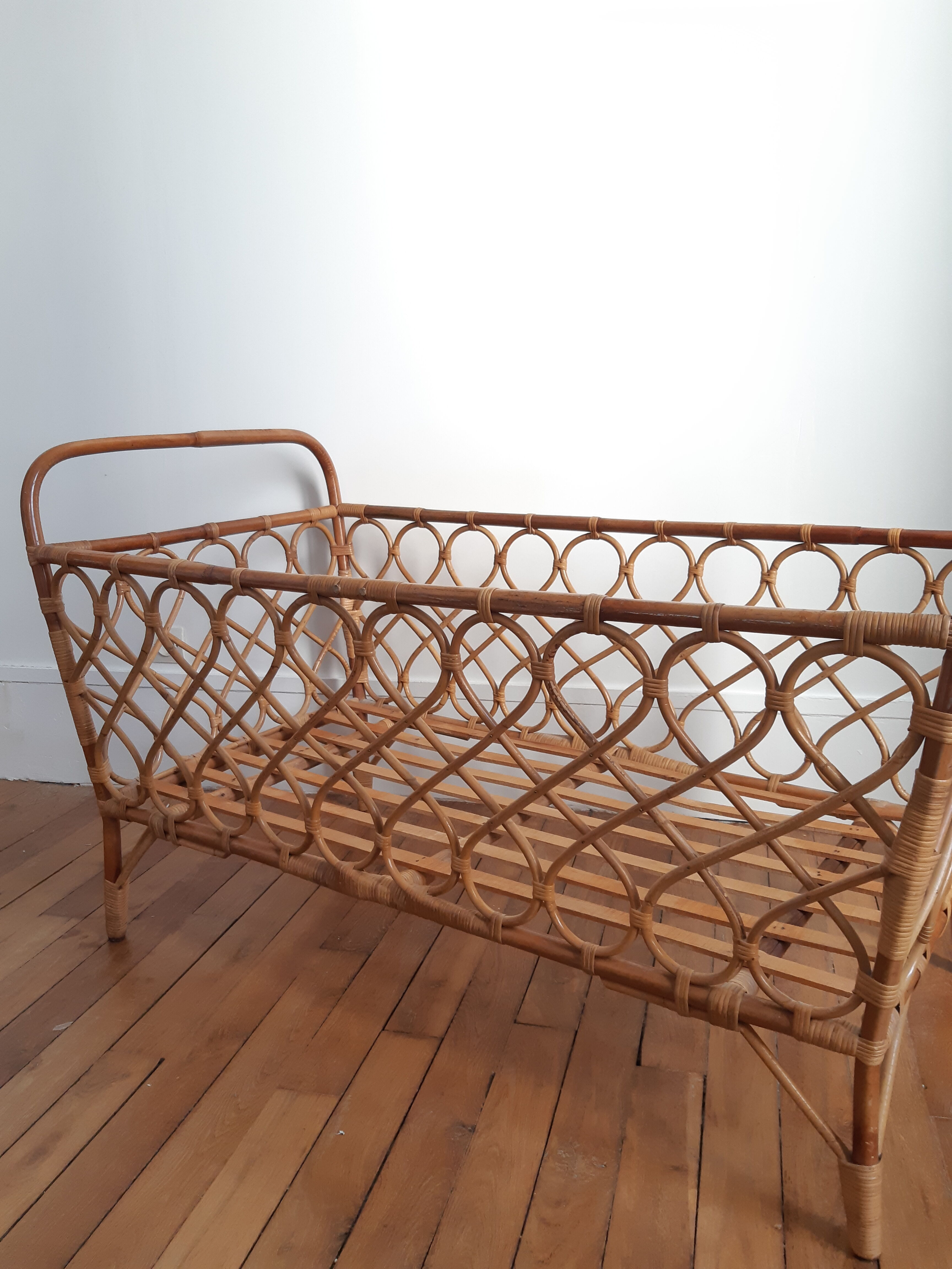 Rattan crib/child