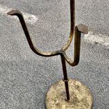 Henri POUENAT (1934-1987) Table ou guéridon en acier à patine mordorée