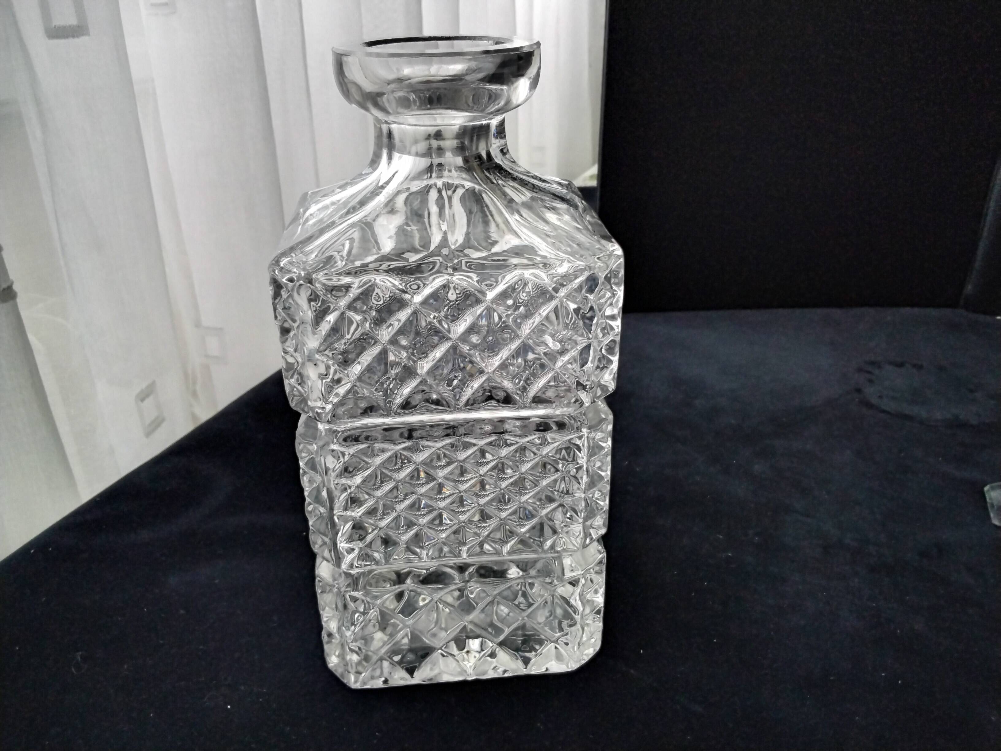 Crystal whiskey decanter Diamond tip decor