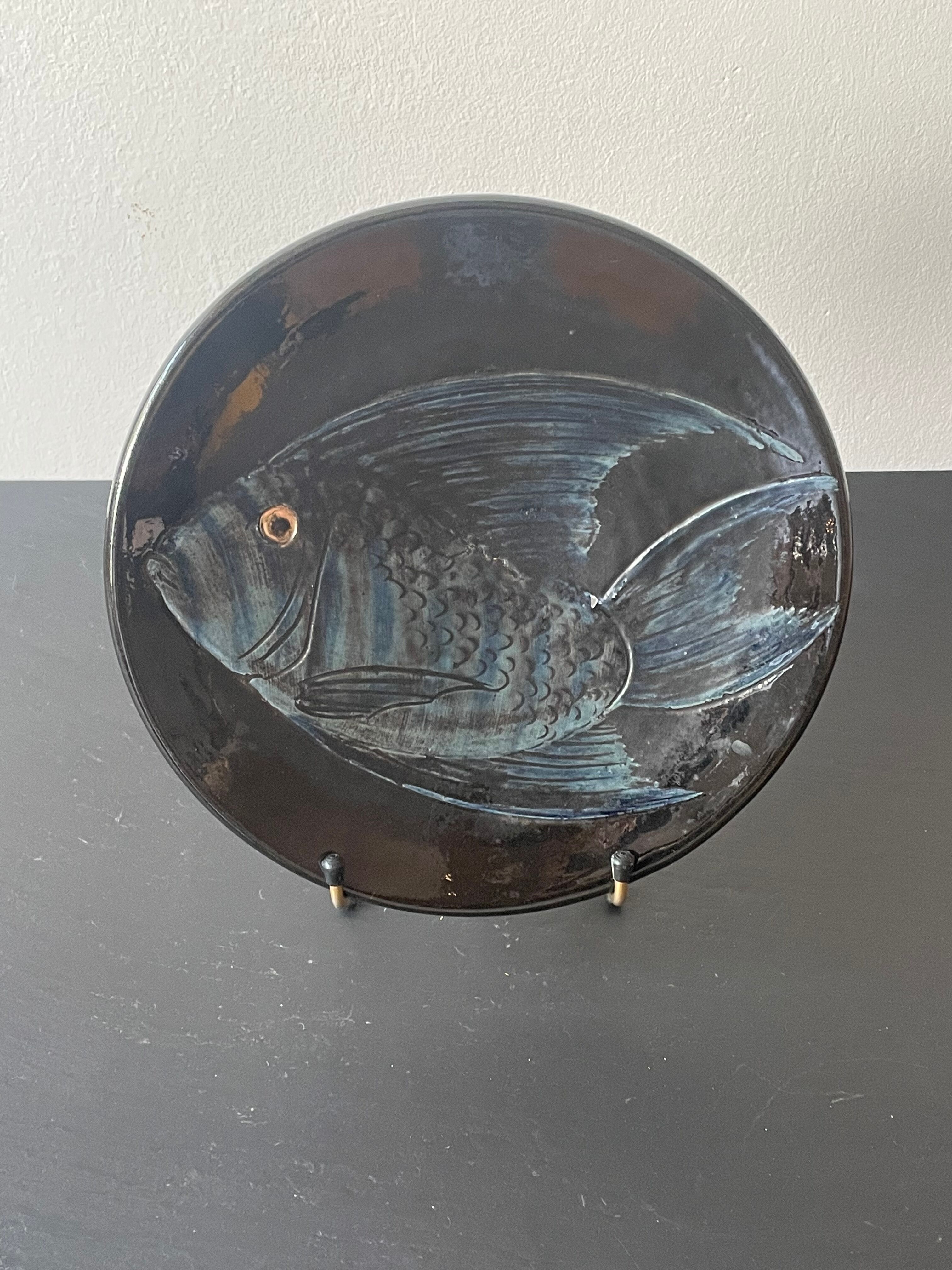 Ceramic fish plate