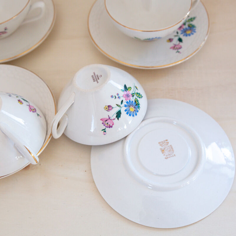 6 coffee cups and saucers Digoin flower patterns