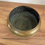 Lot of two vintage plant pots.