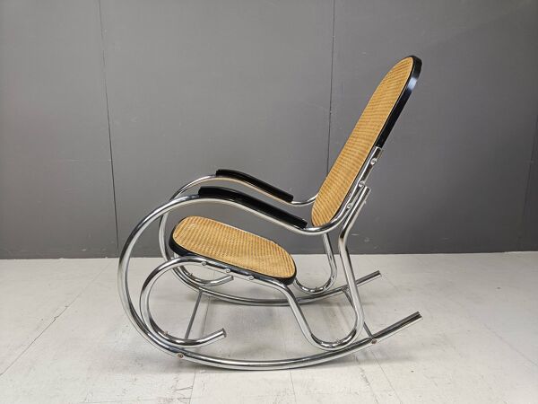 Fauteuil à bascule en chrome et rotin, années 1960