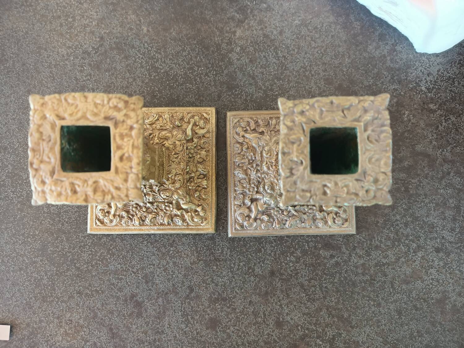 Financial-style candle holders in gilded bronze